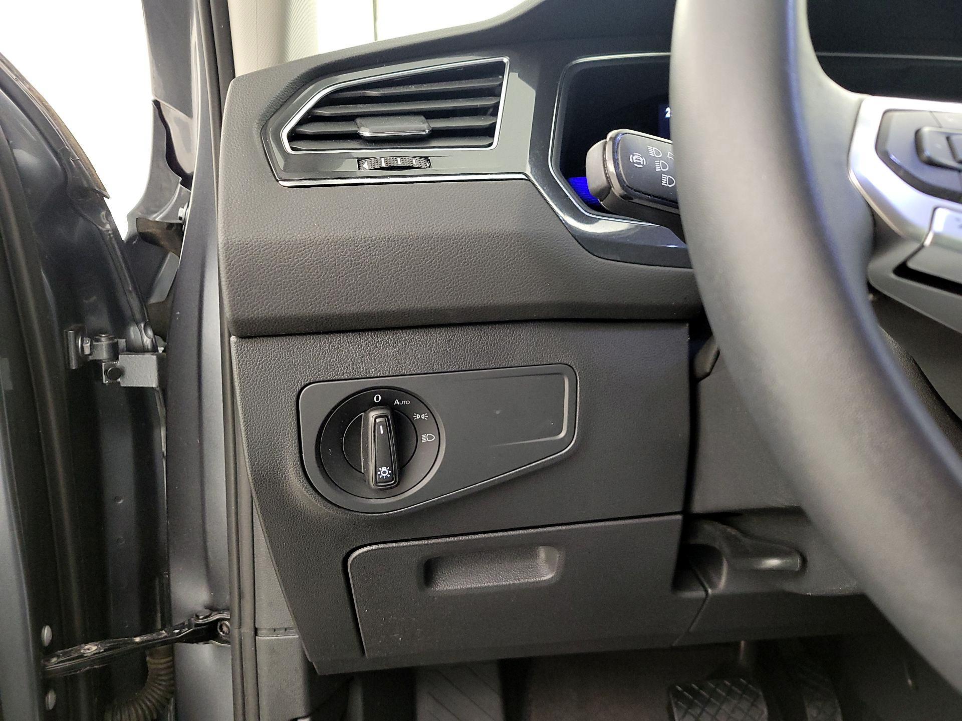 Thumbnail: 2023 Volkswagen Tiguan - 13