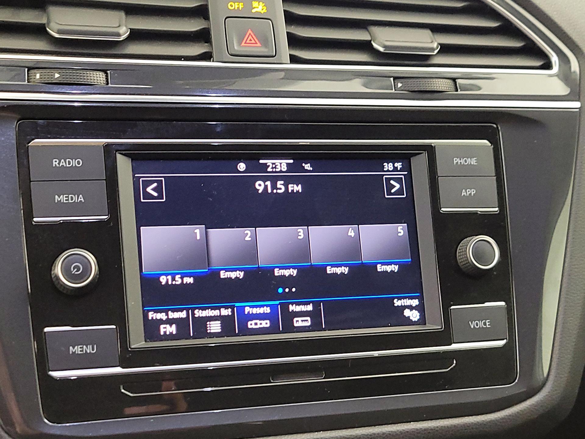 Thumbnail: 2023 Volkswagen Tiguan - 15