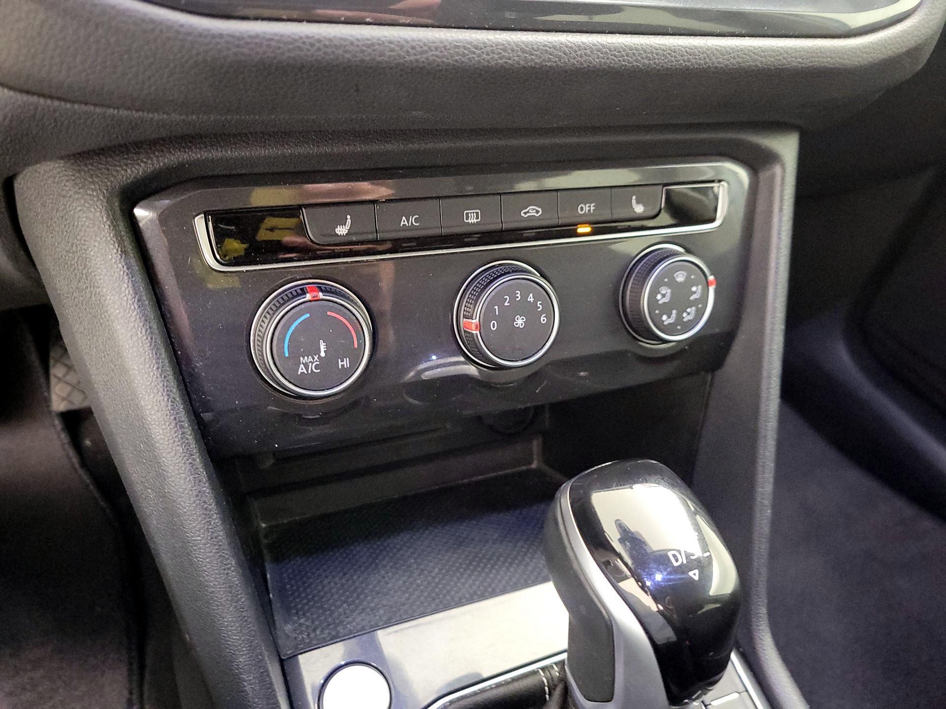 Thumbnail: 2023 Volkswagen Tiguan - 16