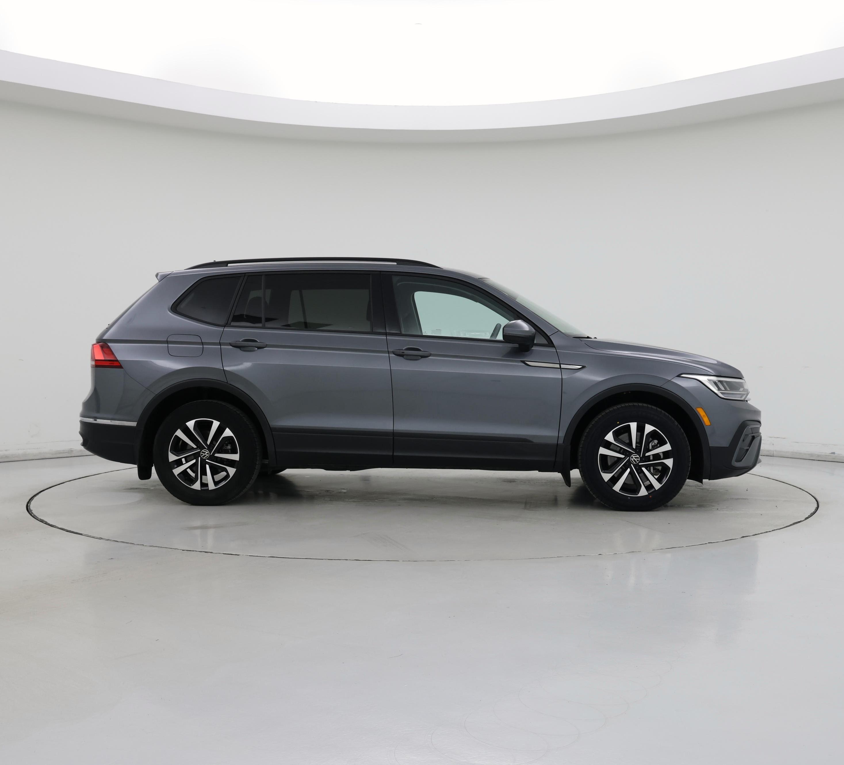 Thumbnail: 2023 Volkswagen Tiguan - 7