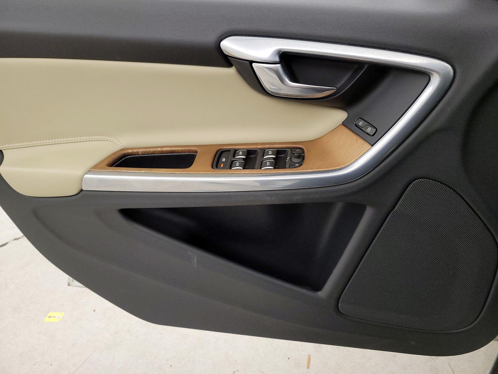 Thumbnail: 2016 Volvo S60 - 12