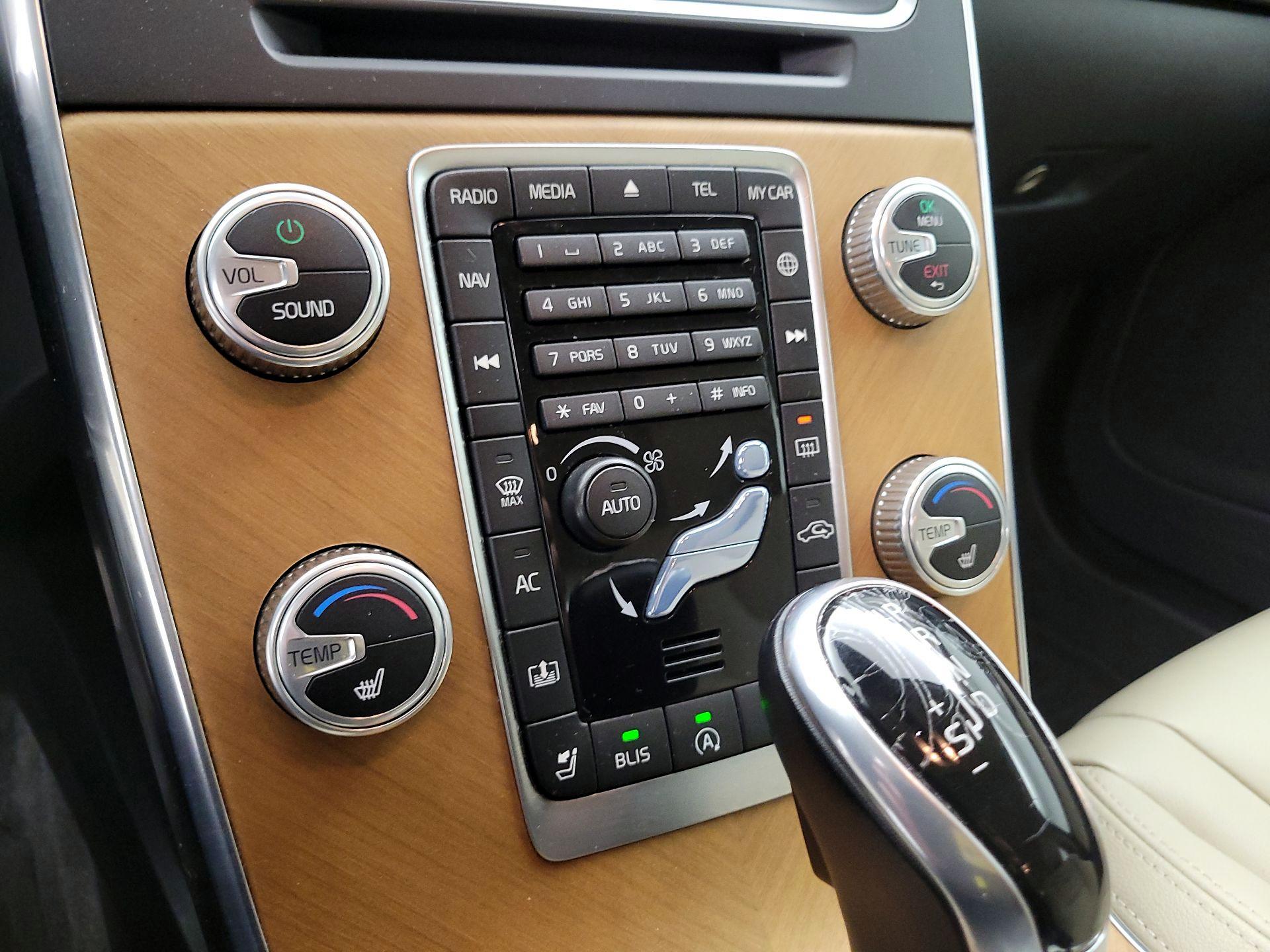 Thumbnail: 2016 Volvo S60 - 16