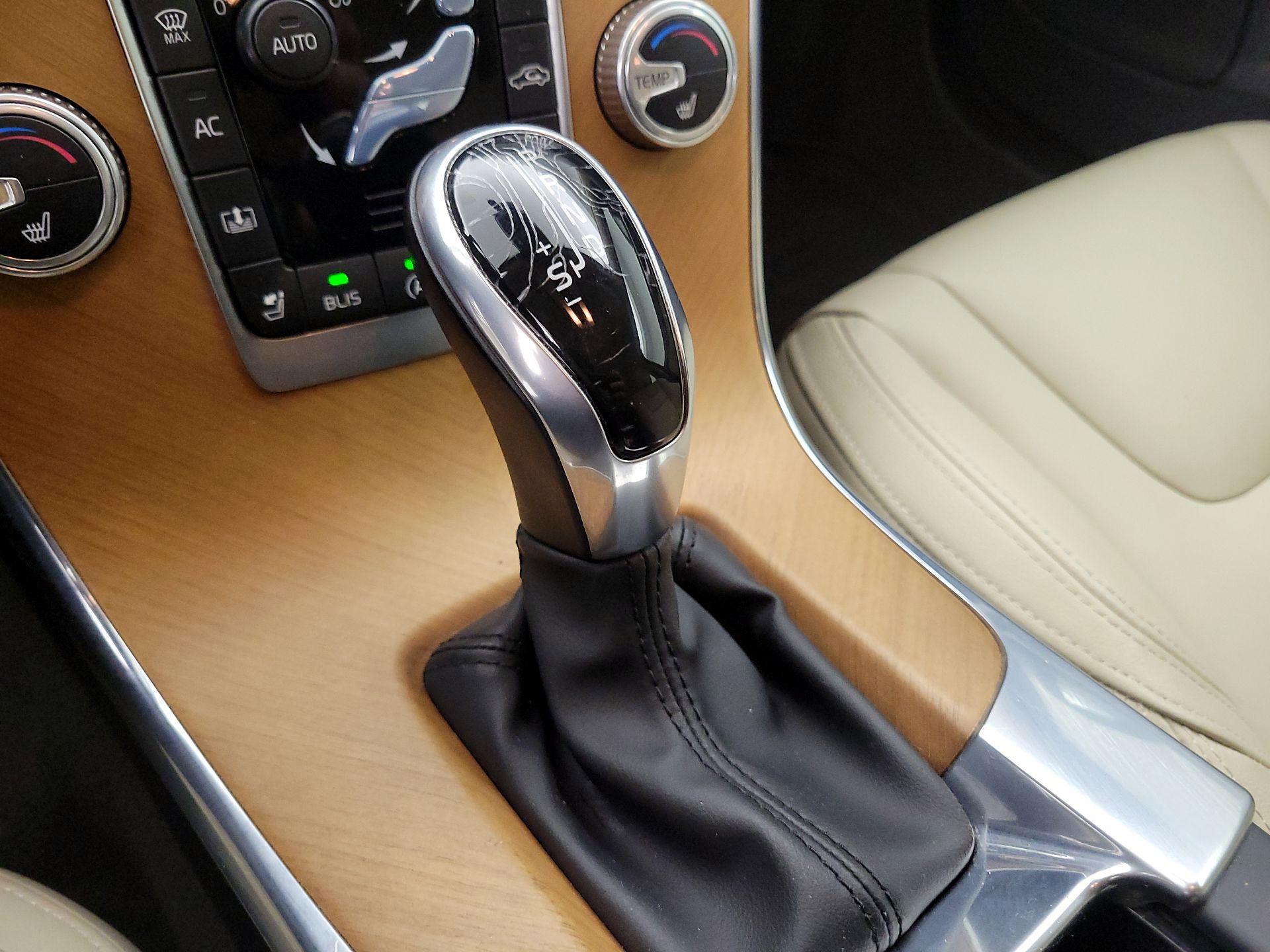 Thumbnail: 2016 Volvo S60 - 17