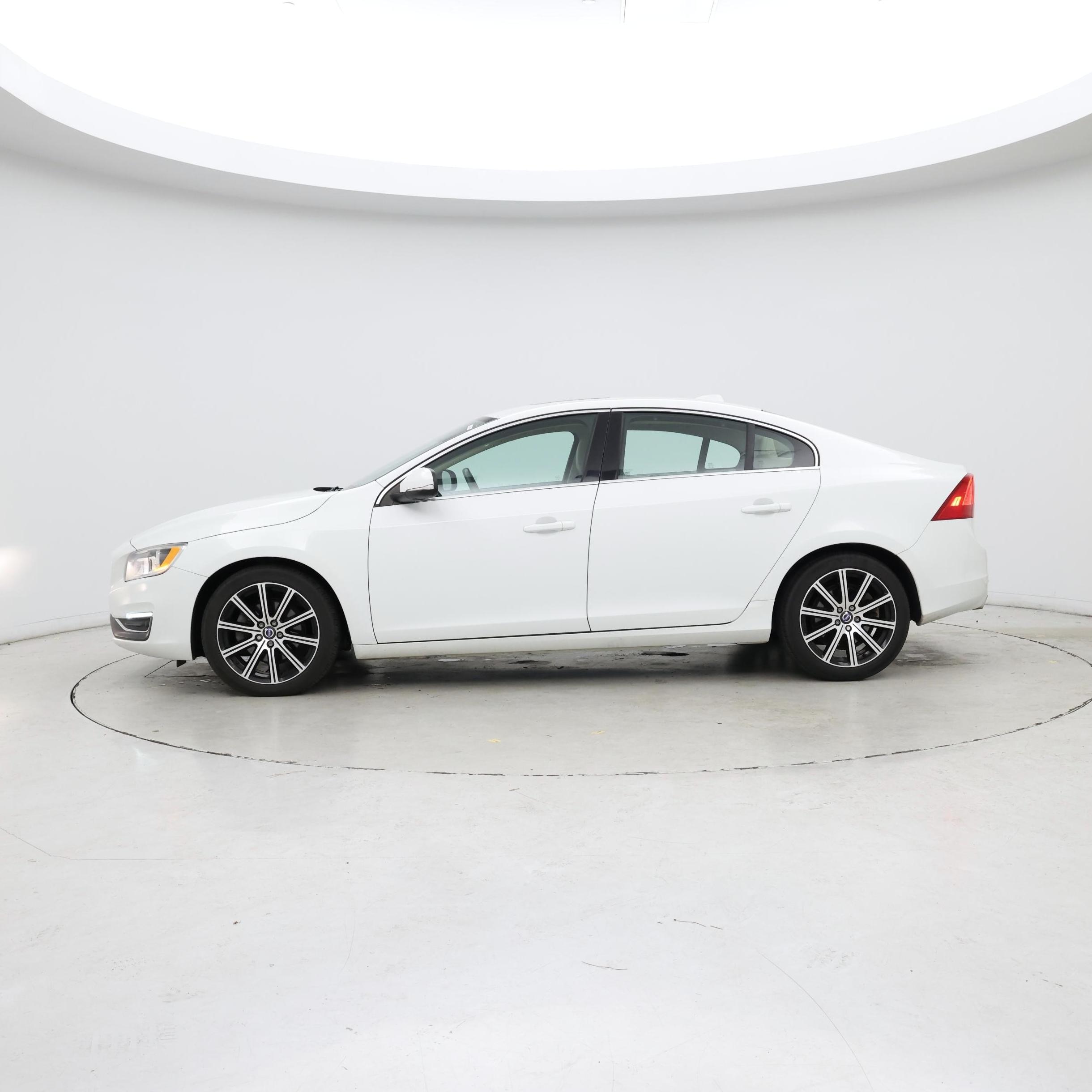 Thumbnail: 2016 Volvo S60 - 3