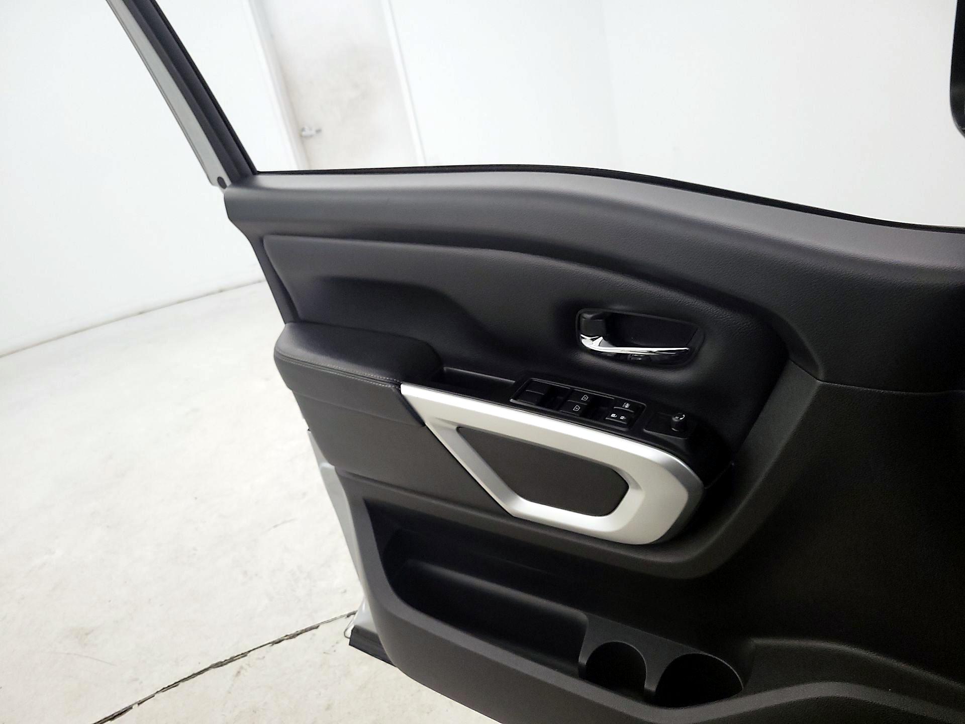 Thumbnail: 2019 Nissan Titan - 12