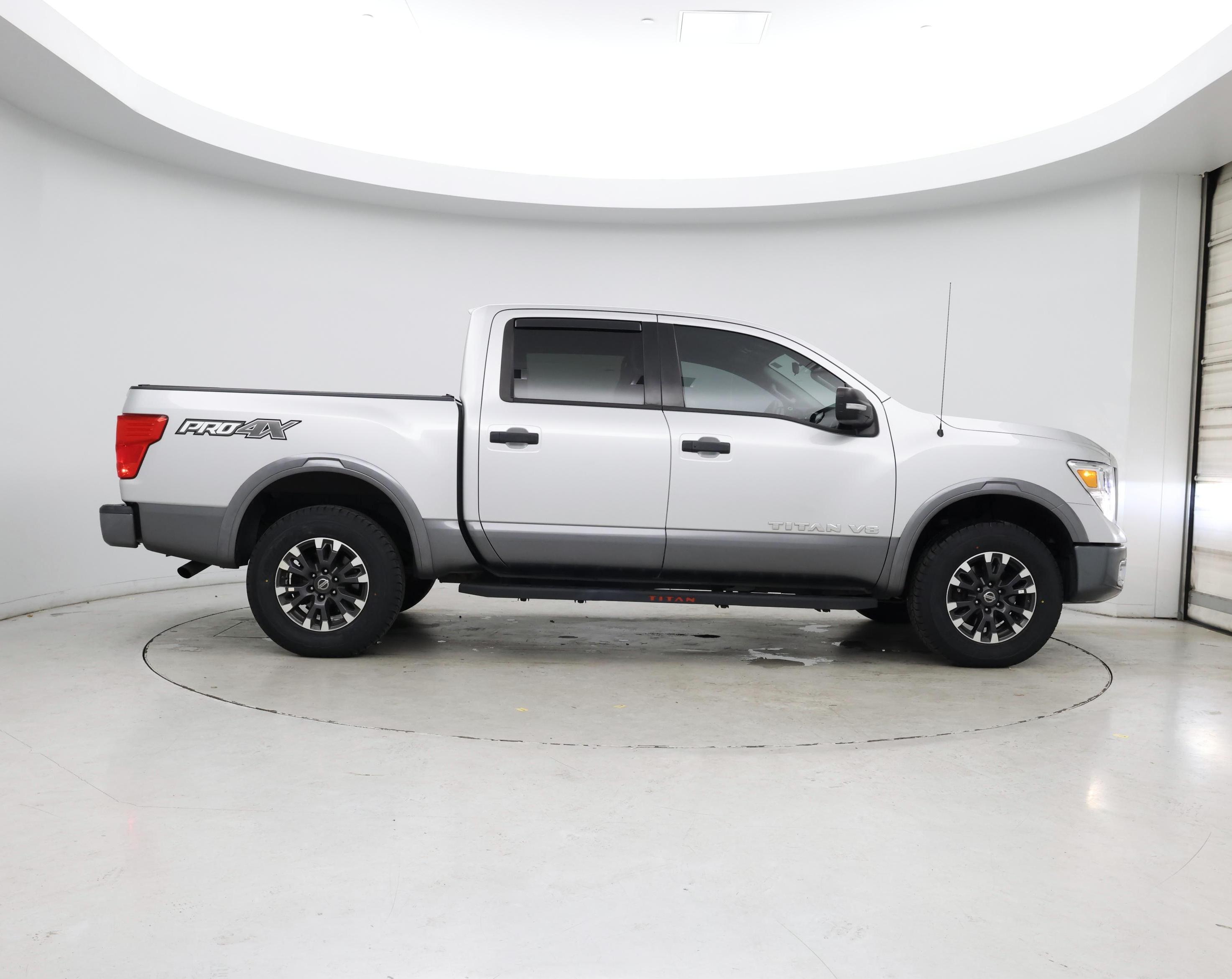 Thumbnail: 2019 Nissan Titan - 7