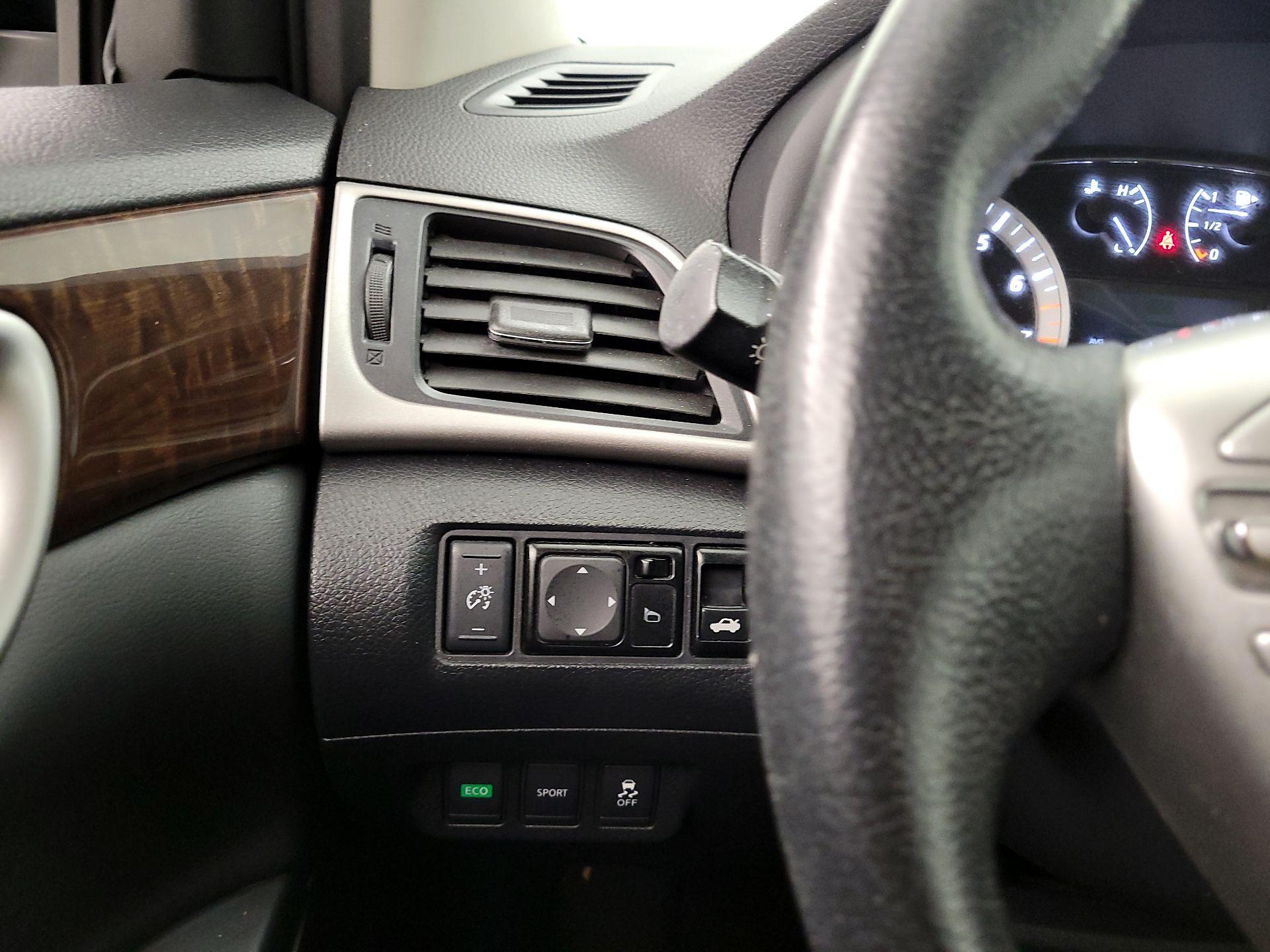 Thumbnail: 2015 Nissan Sentra - 13