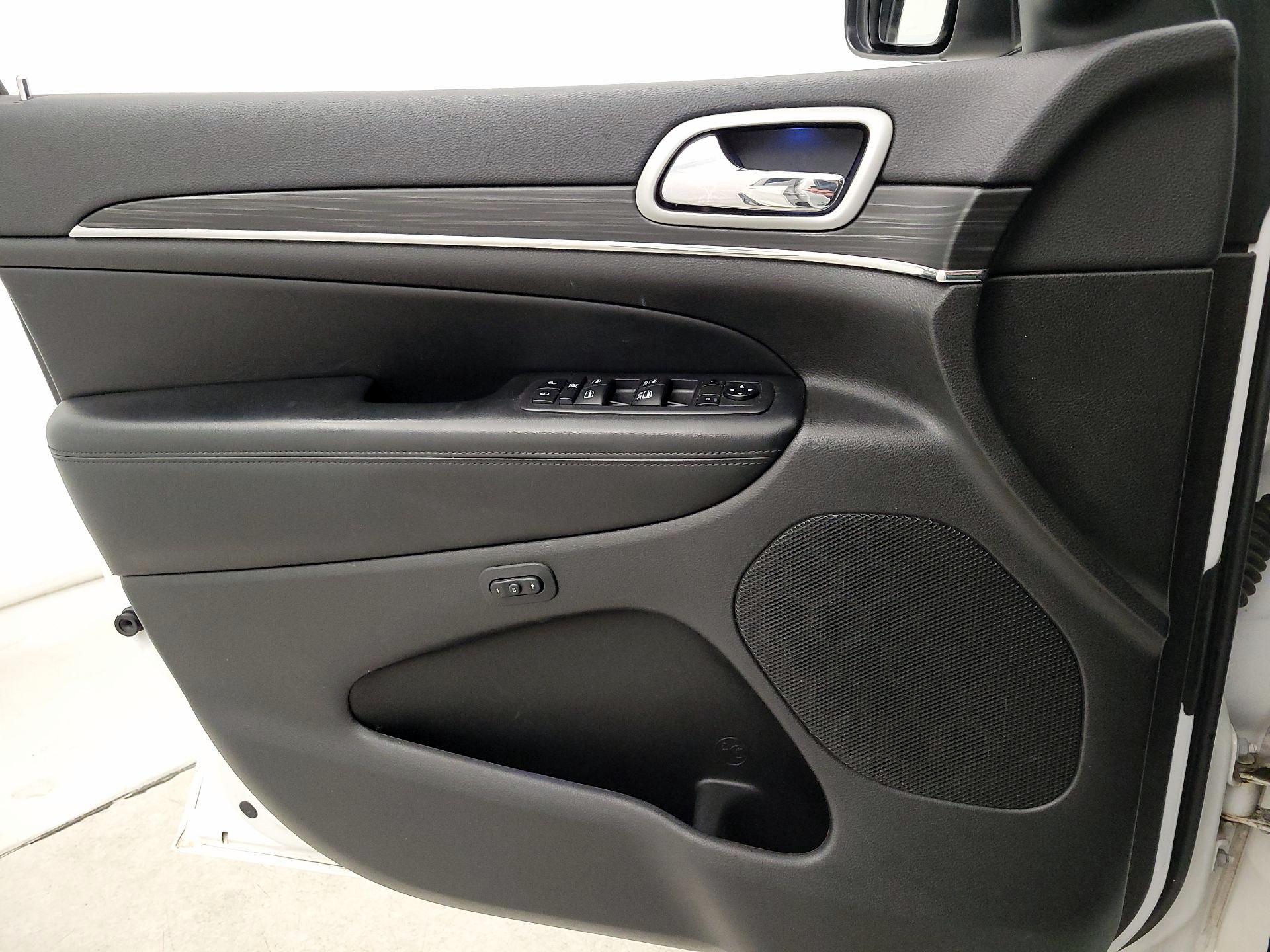 Thumbnail: 2019 Jeep Grand Cherokee - 12