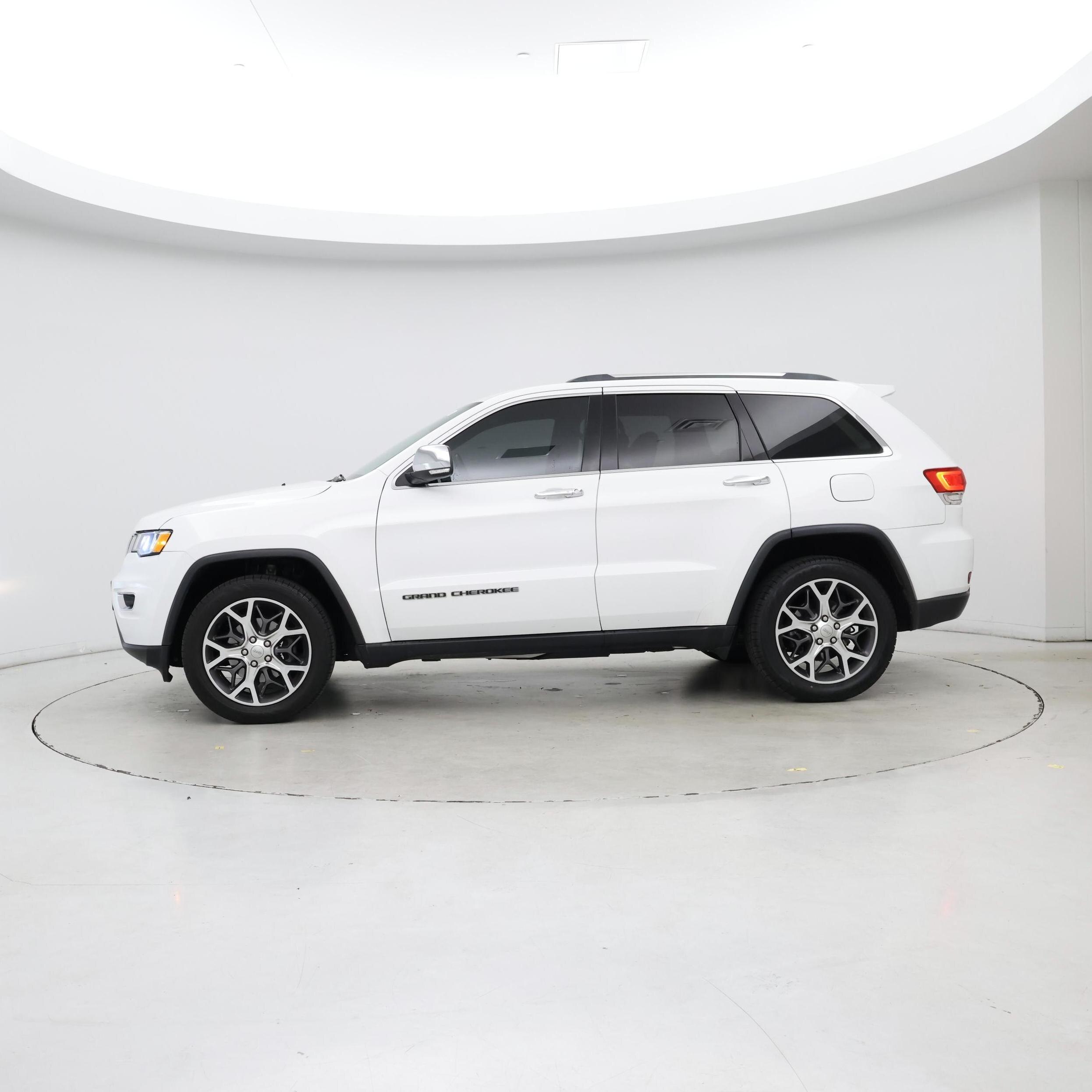 Thumbnail: 2019 Jeep Grand Cherokee - 3