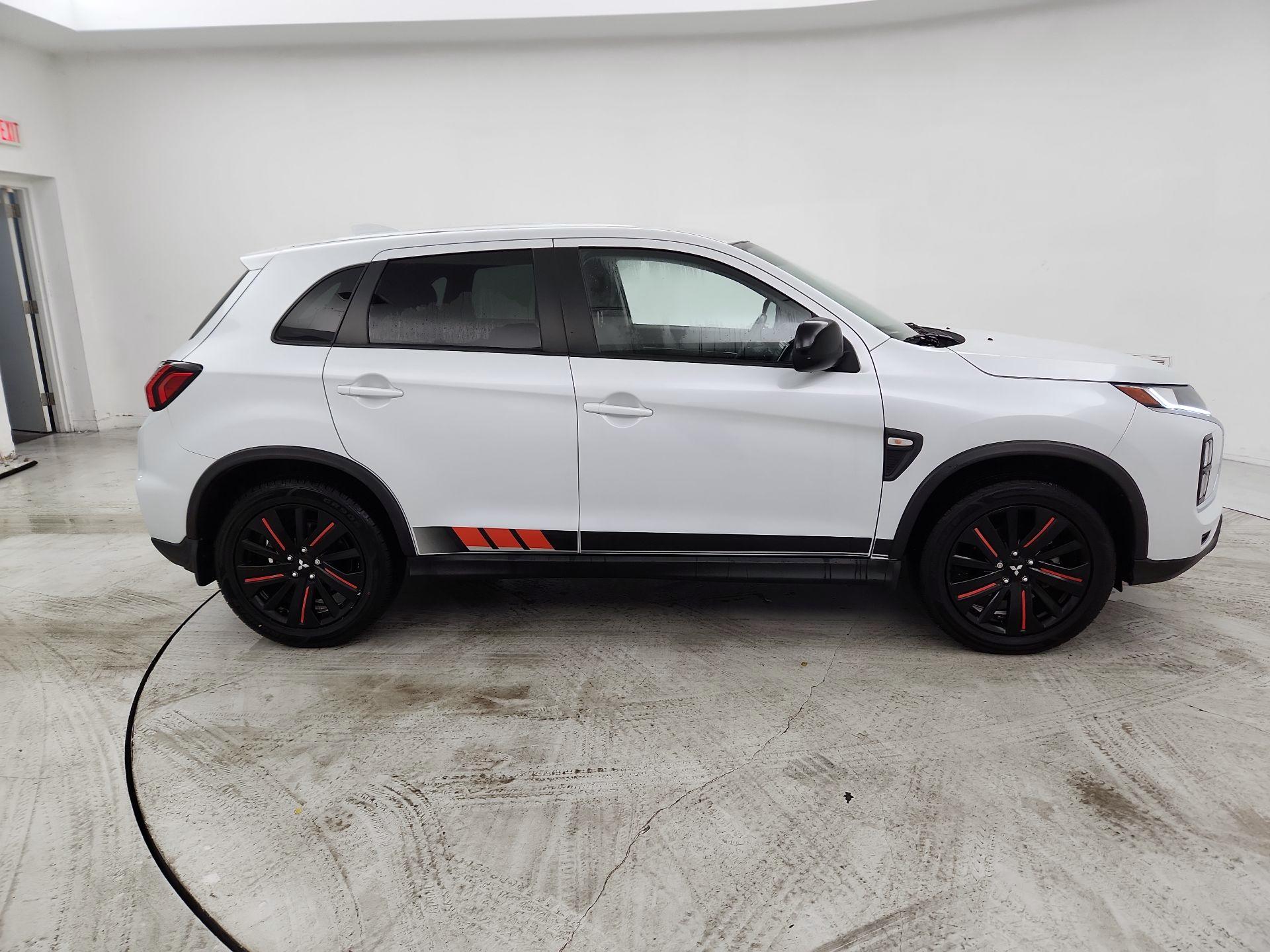 Thumbnail: 2022 Mitsubishi Outlander Sport - 4