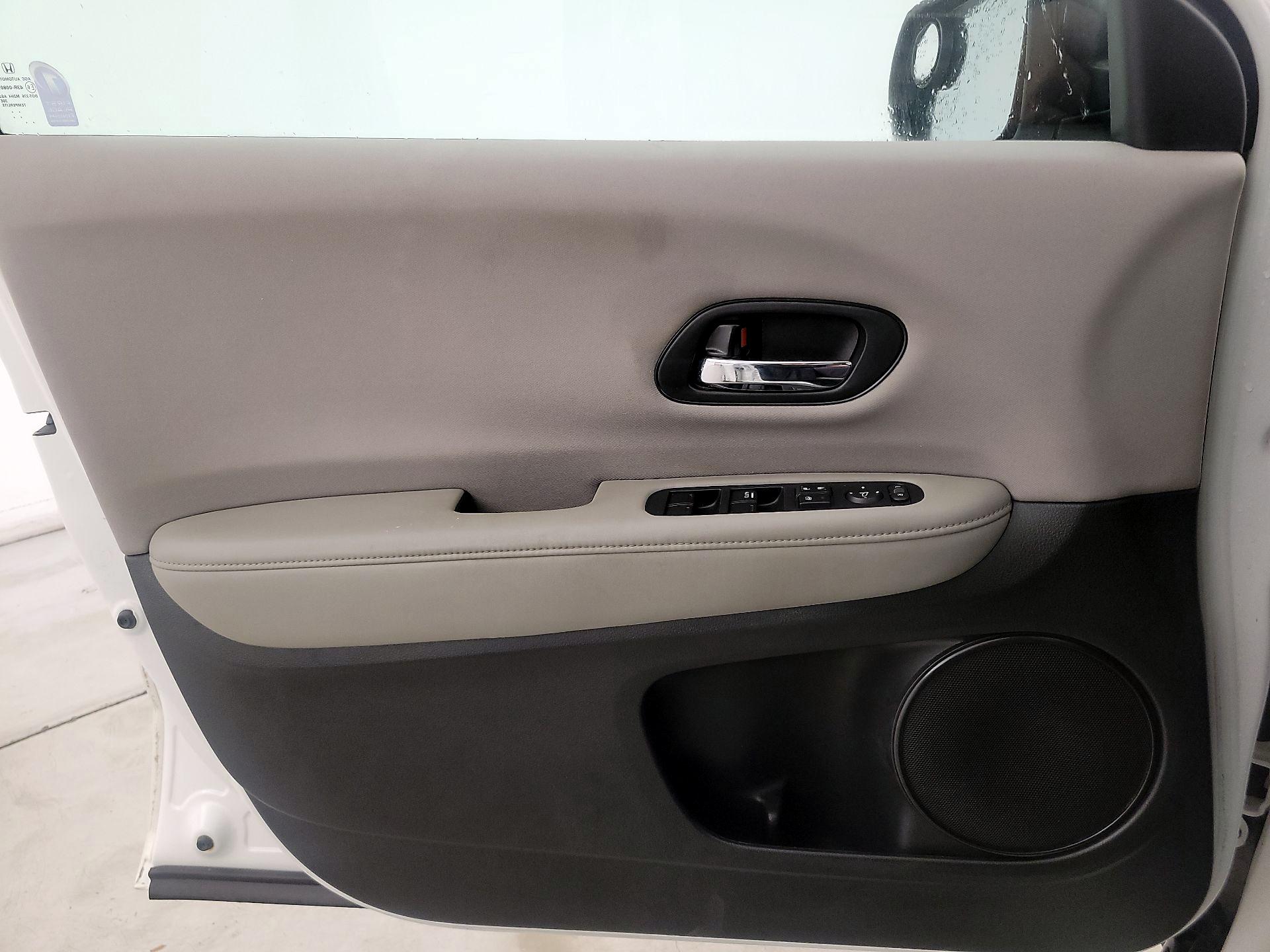 Thumbnail: 2016 Honda HR-V - 12