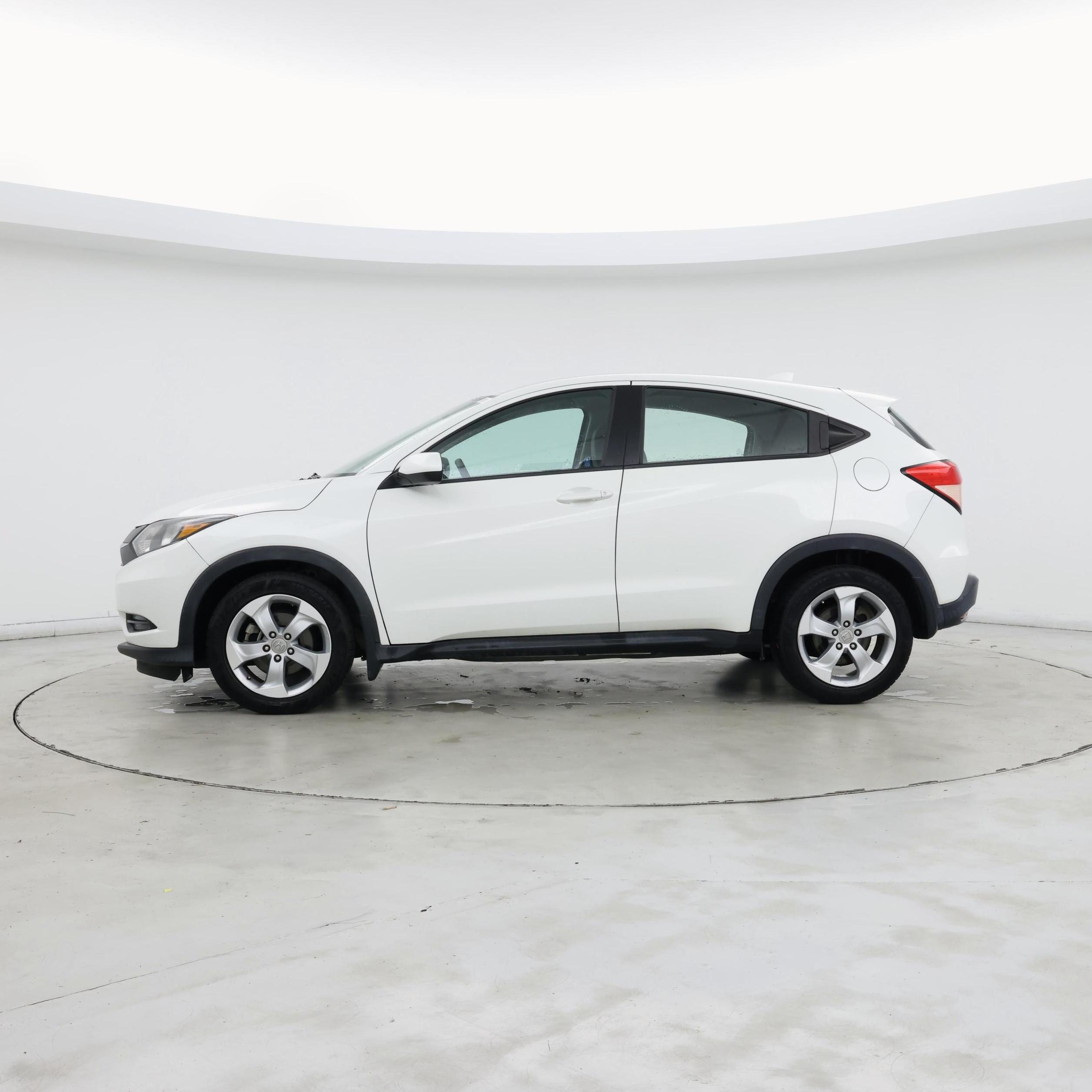 Thumbnail: 2016 Honda HR-V - 3
