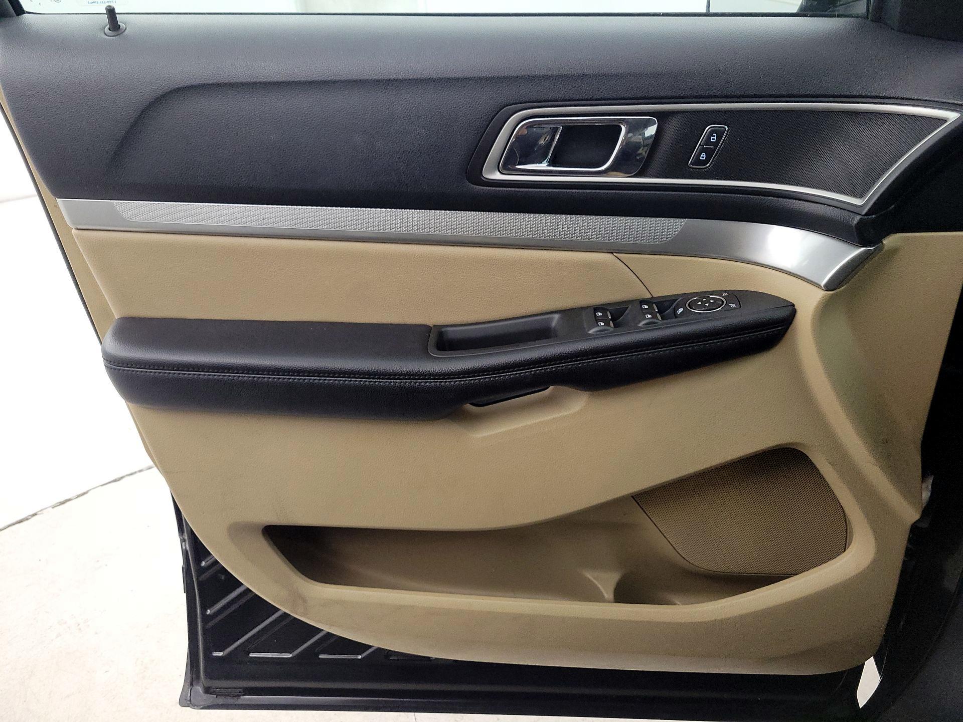 Thumbnail: 2016 Ford Explorer - 12