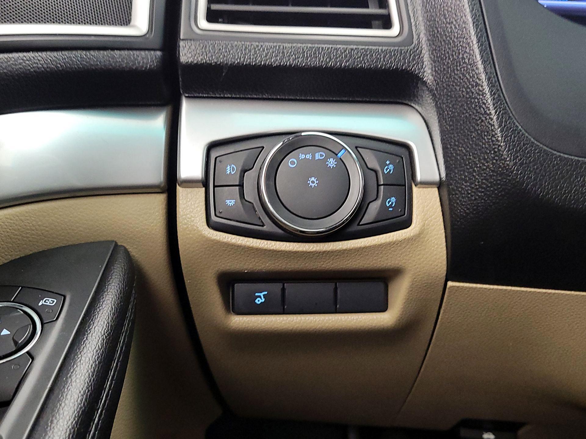 Thumbnail: 2016 Ford Explorer - 13