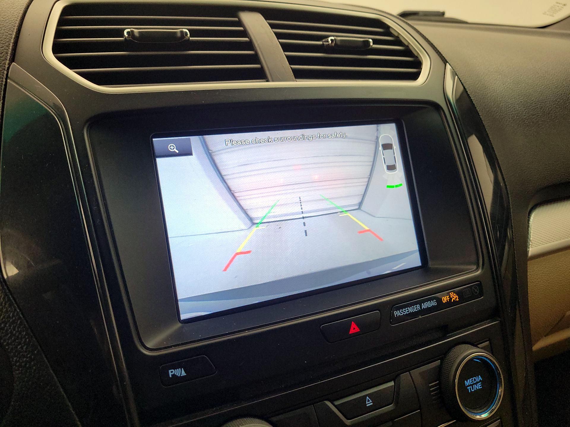 Thumbnail: 2016 Ford Explorer - 15