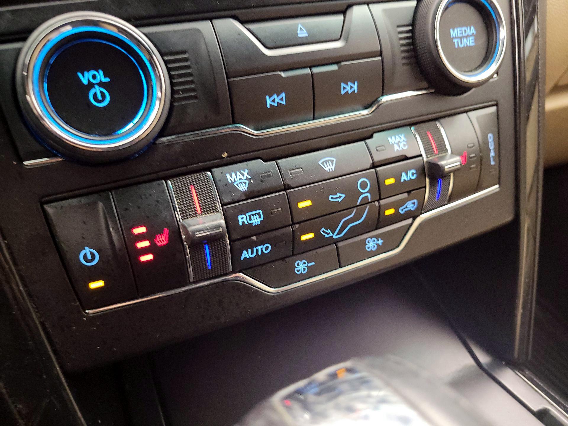 Thumbnail: 2016 Ford Explorer - 17