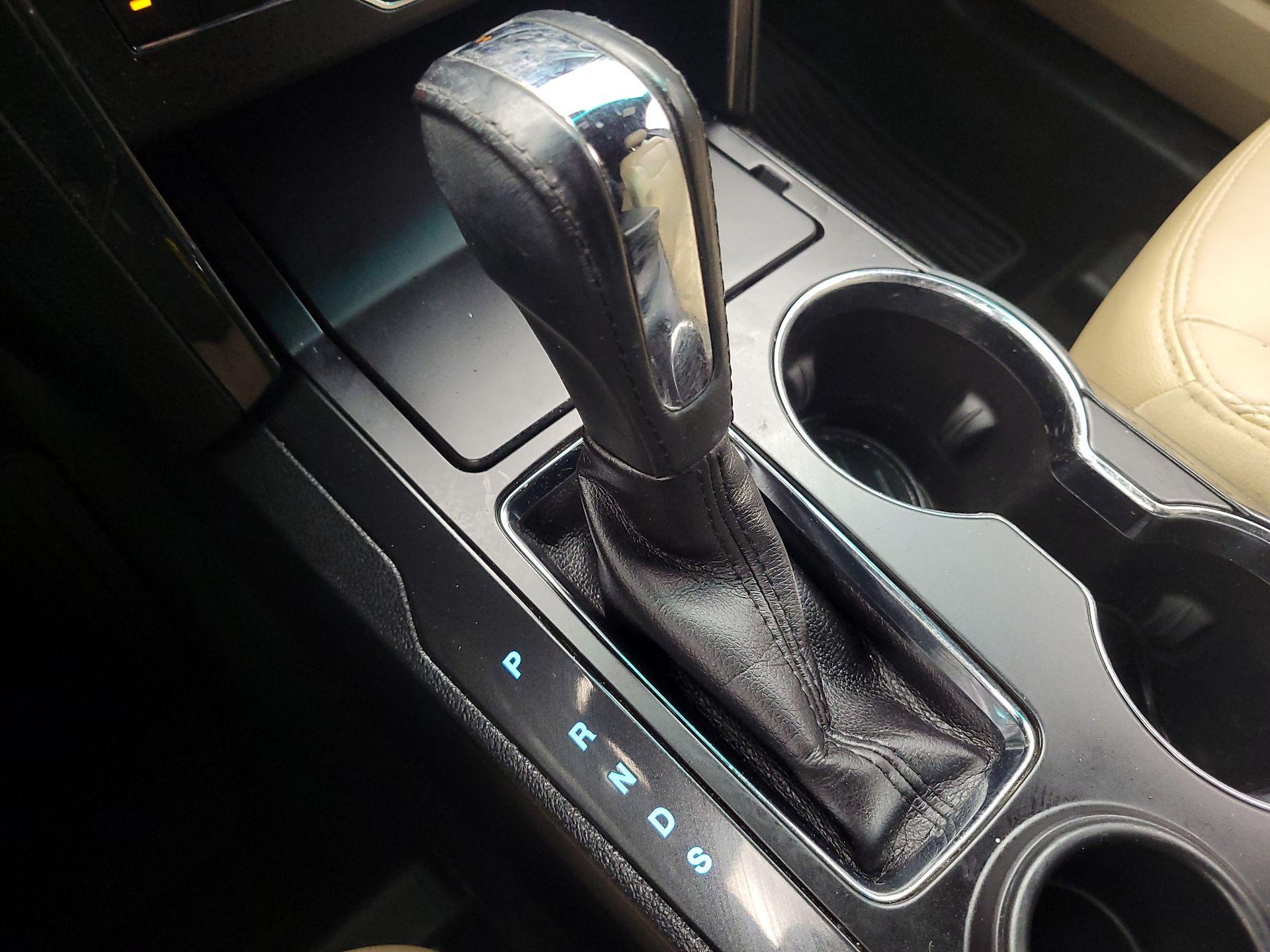 Thumbnail: 2016 Ford Explorer - 18