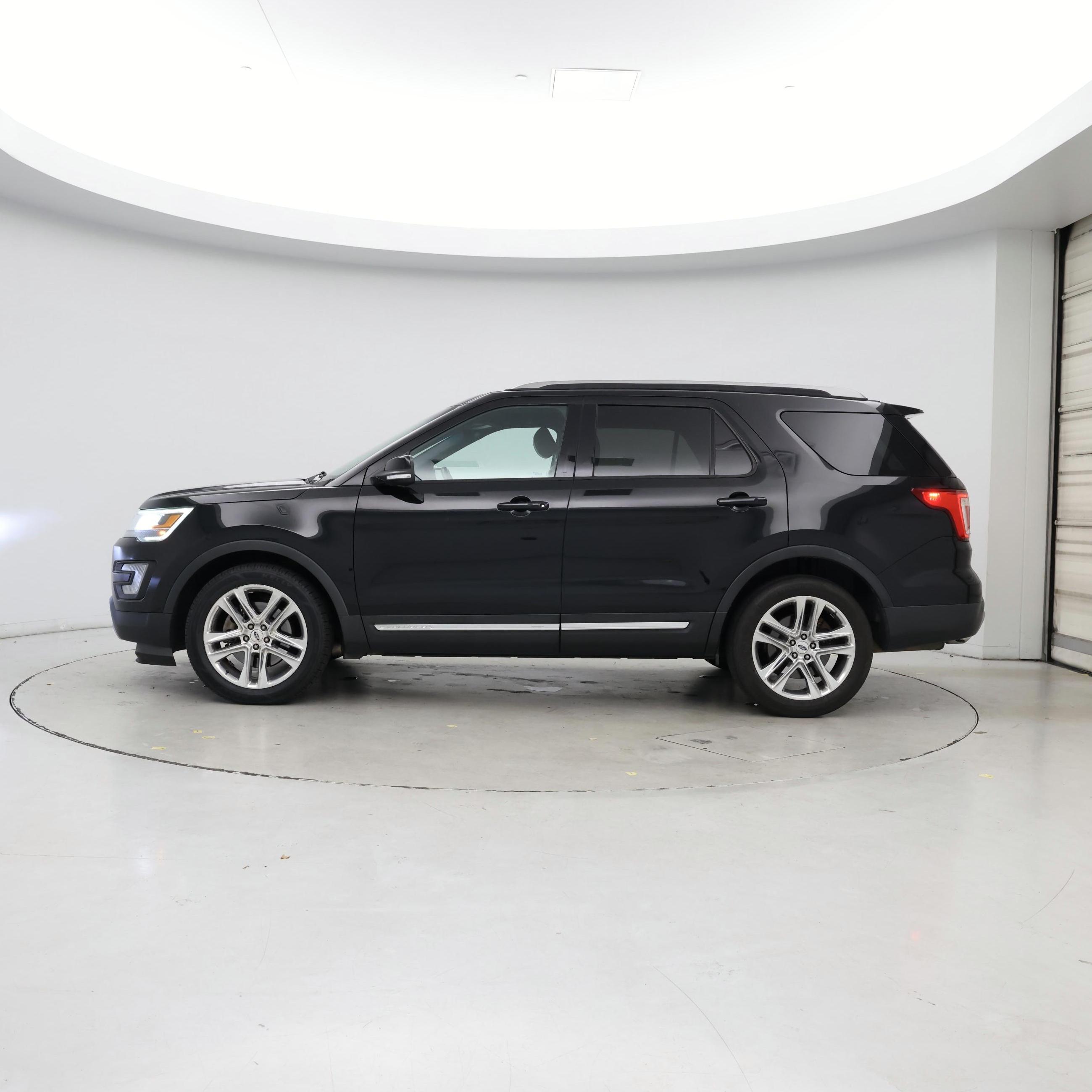 Thumbnail: 2016 Ford Explorer - 3