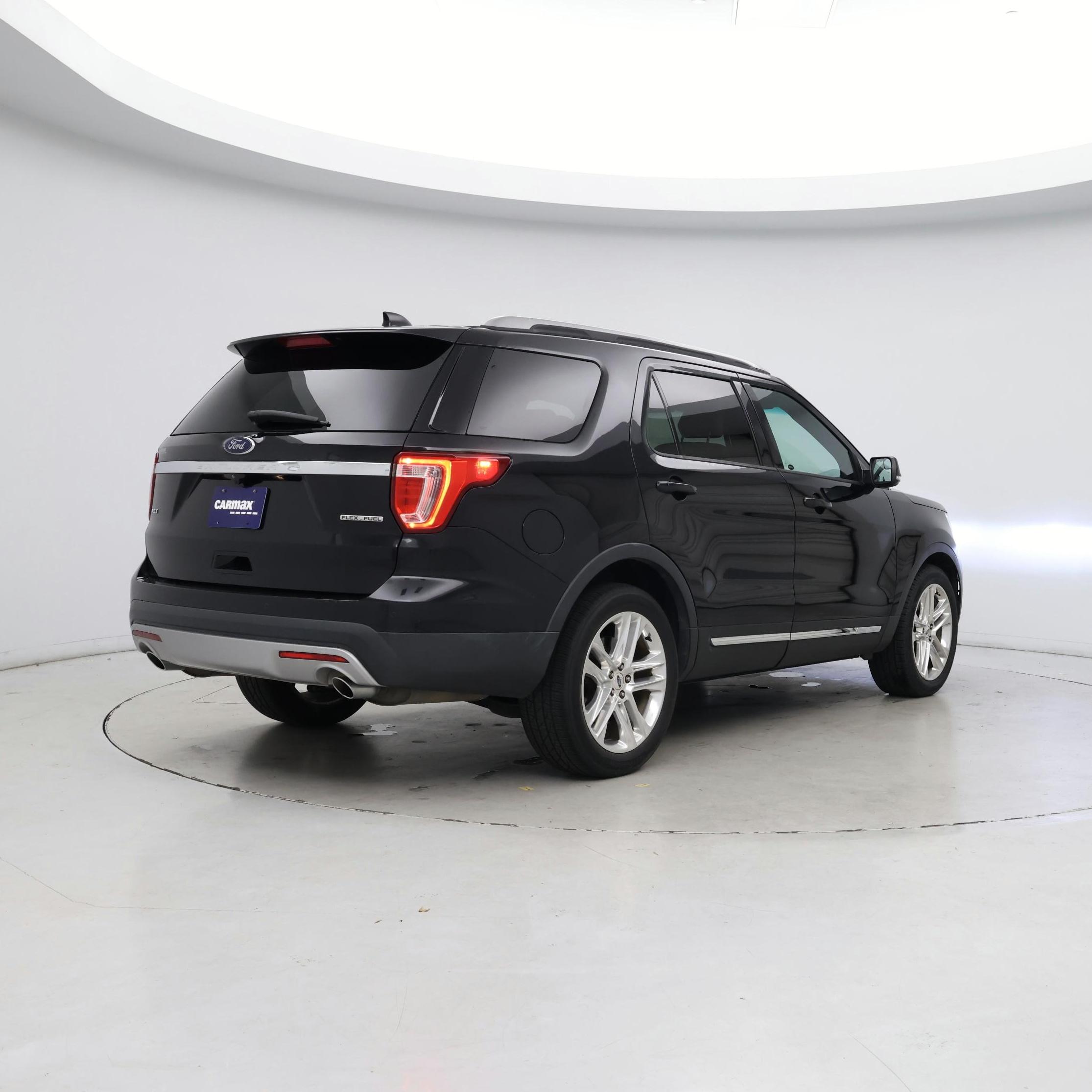 Thumbnail: 2016 Ford Explorer - 8