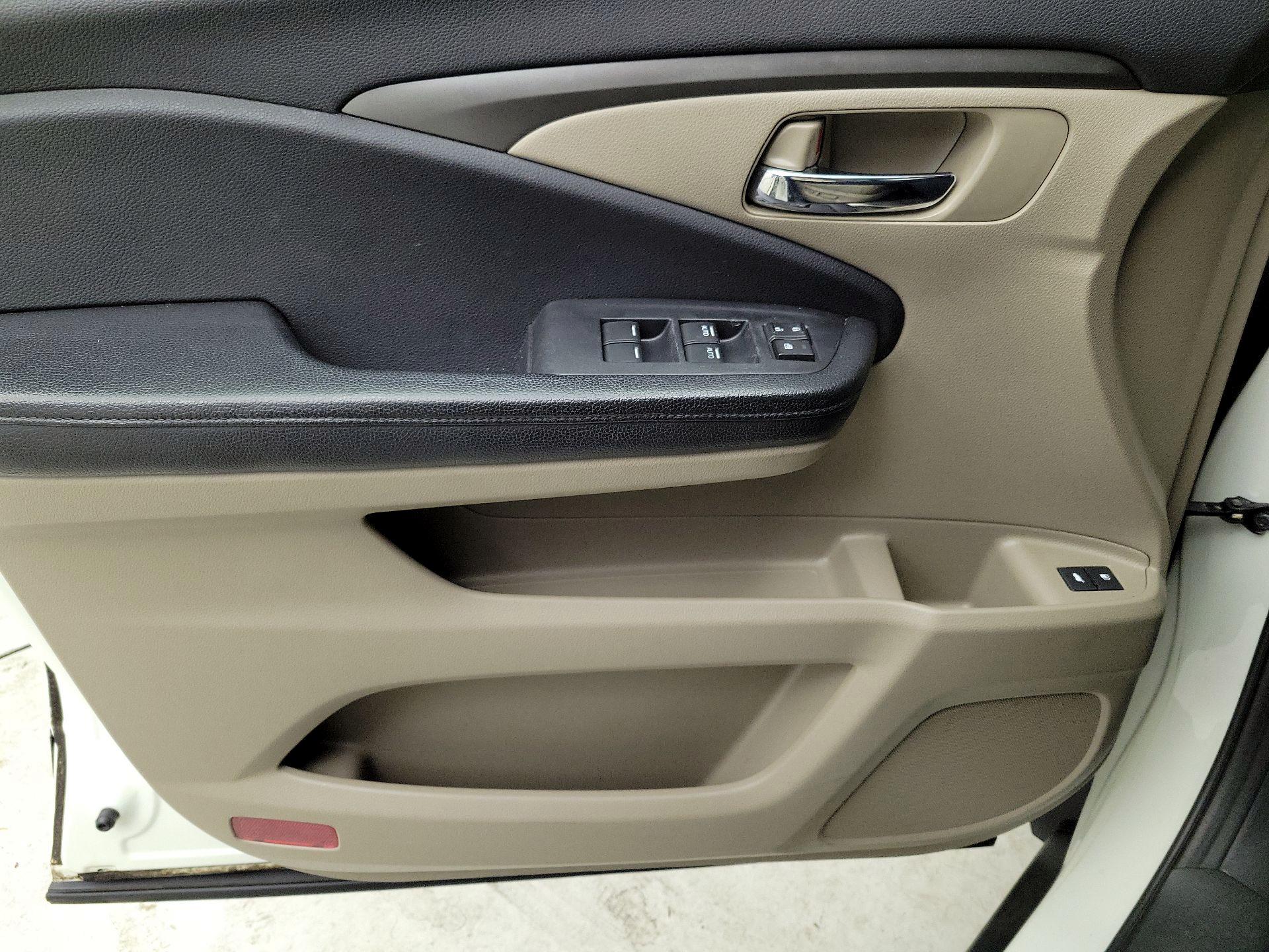 Thumbnail: 2016 Honda Pilot - 12