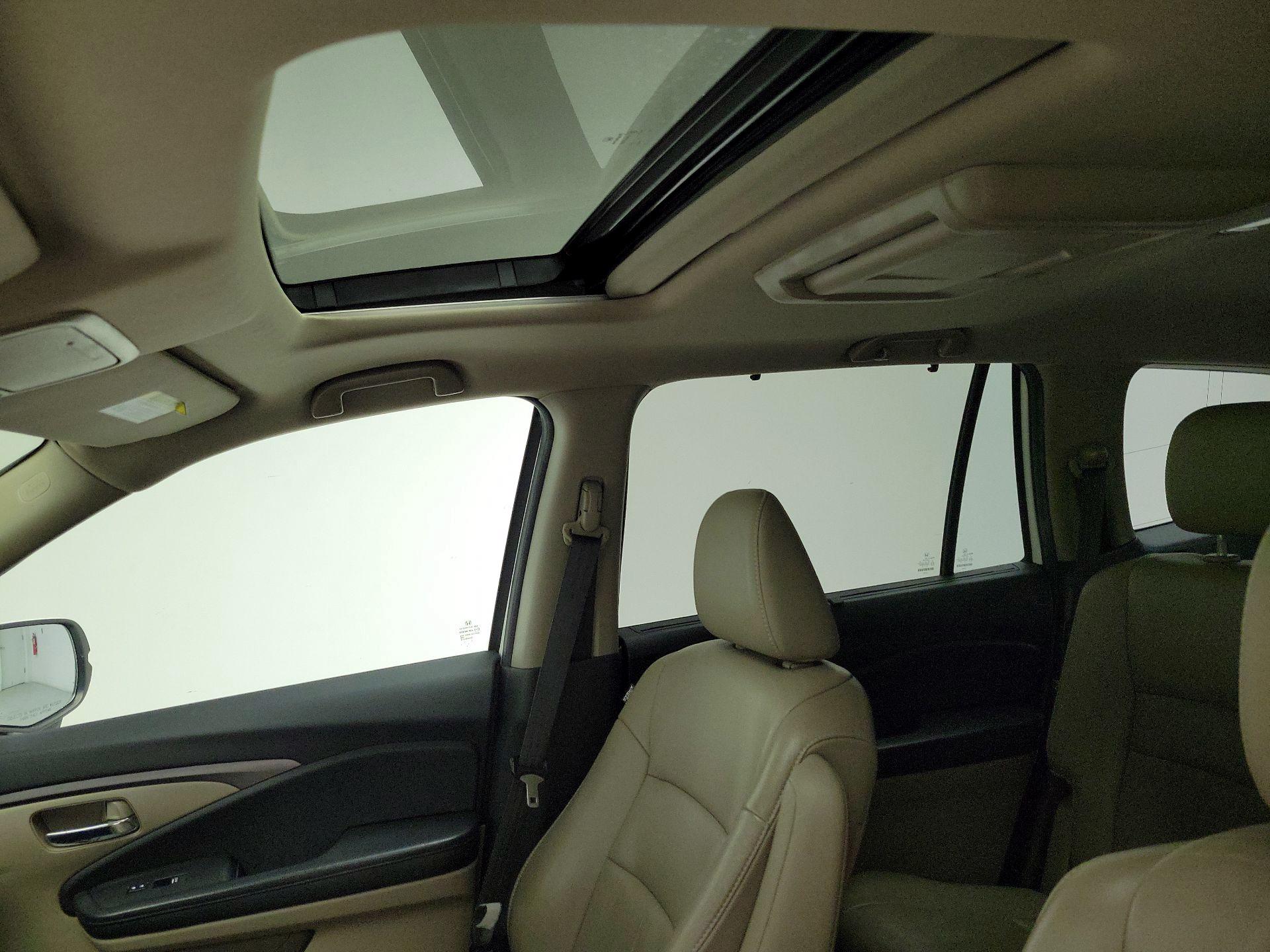 Thumbnail: 2016 Honda Pilot - 18