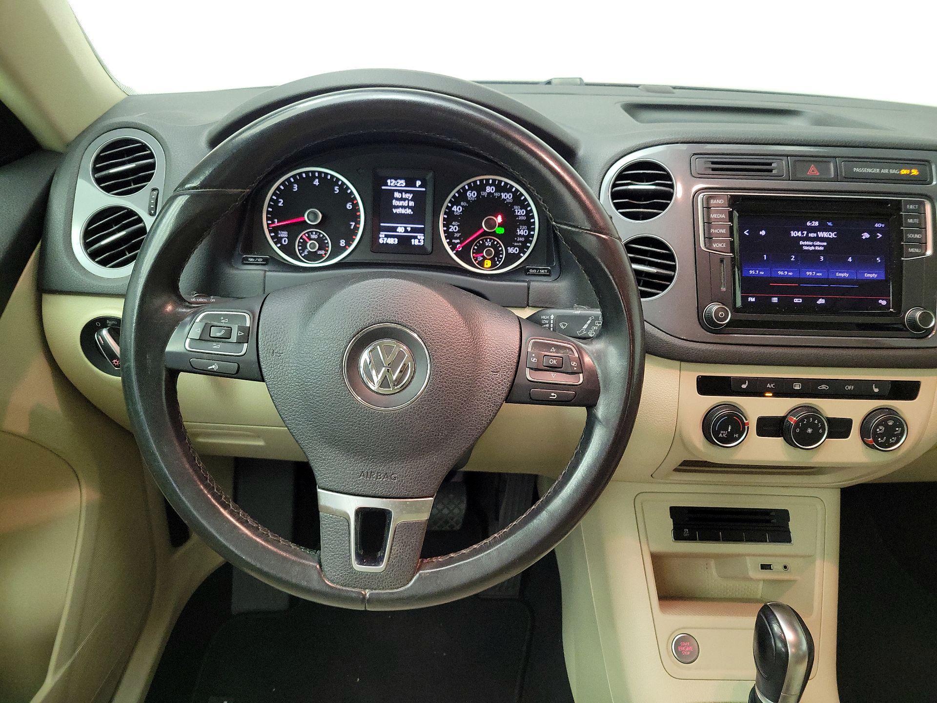 Thumbnail: 2017 Volkswagen Tiguan - 10