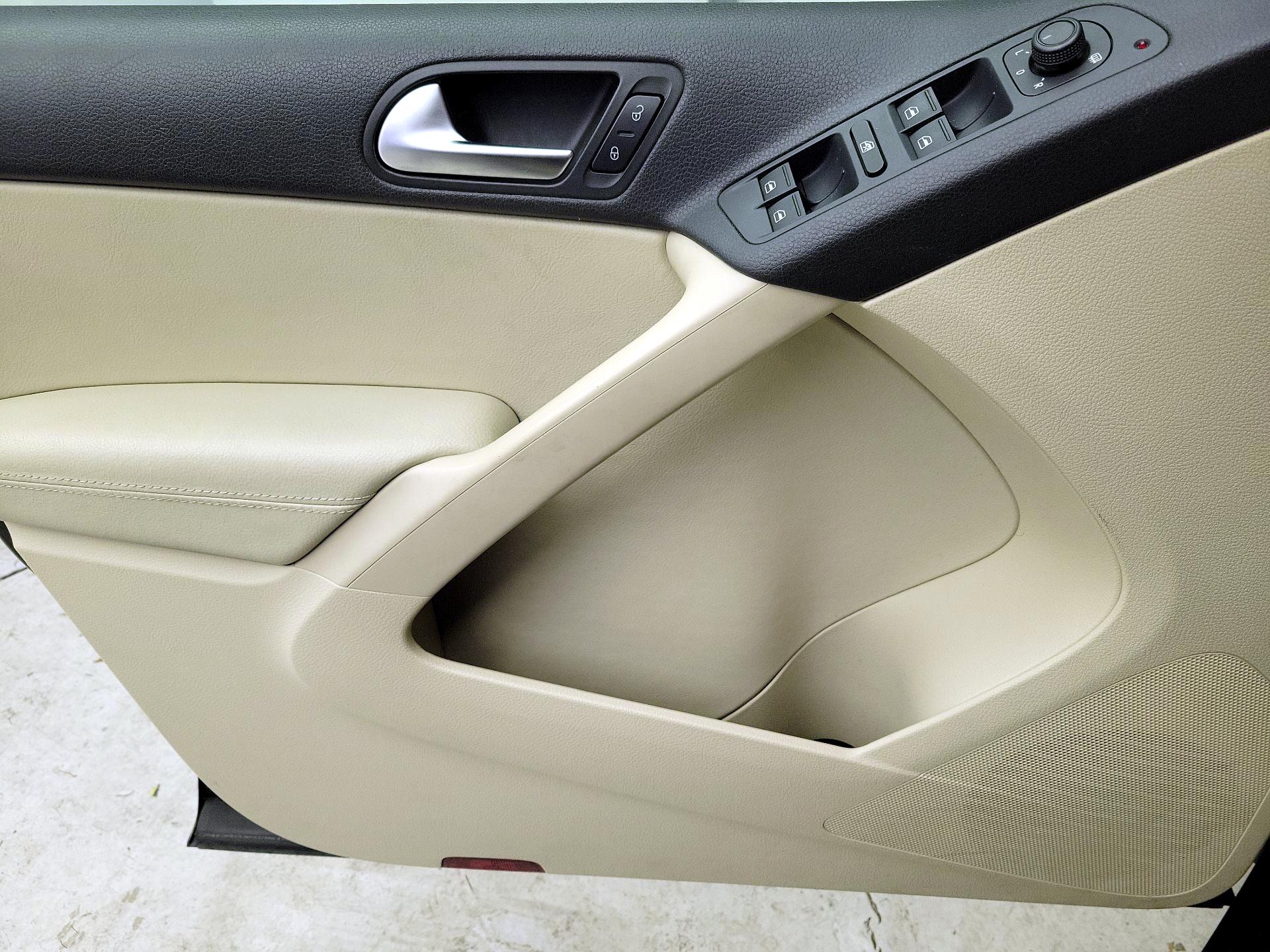 Thumbnail: 2017 Volkswagen Tiguan - 12