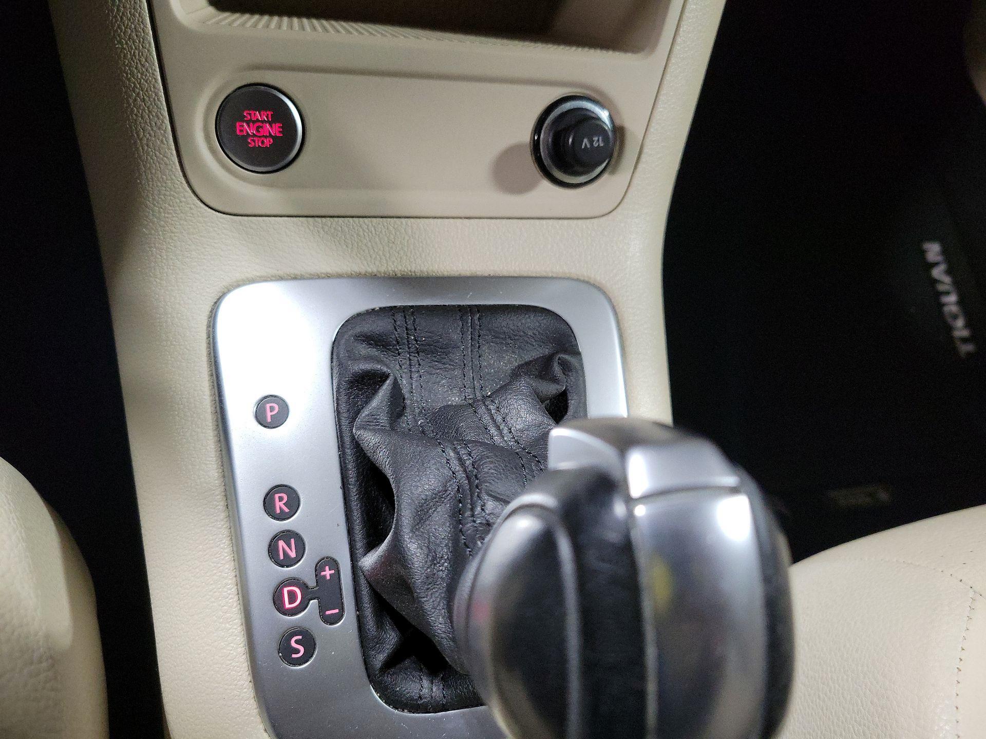 Thumbnail: 2017 Volkswagen Tiguan - 17