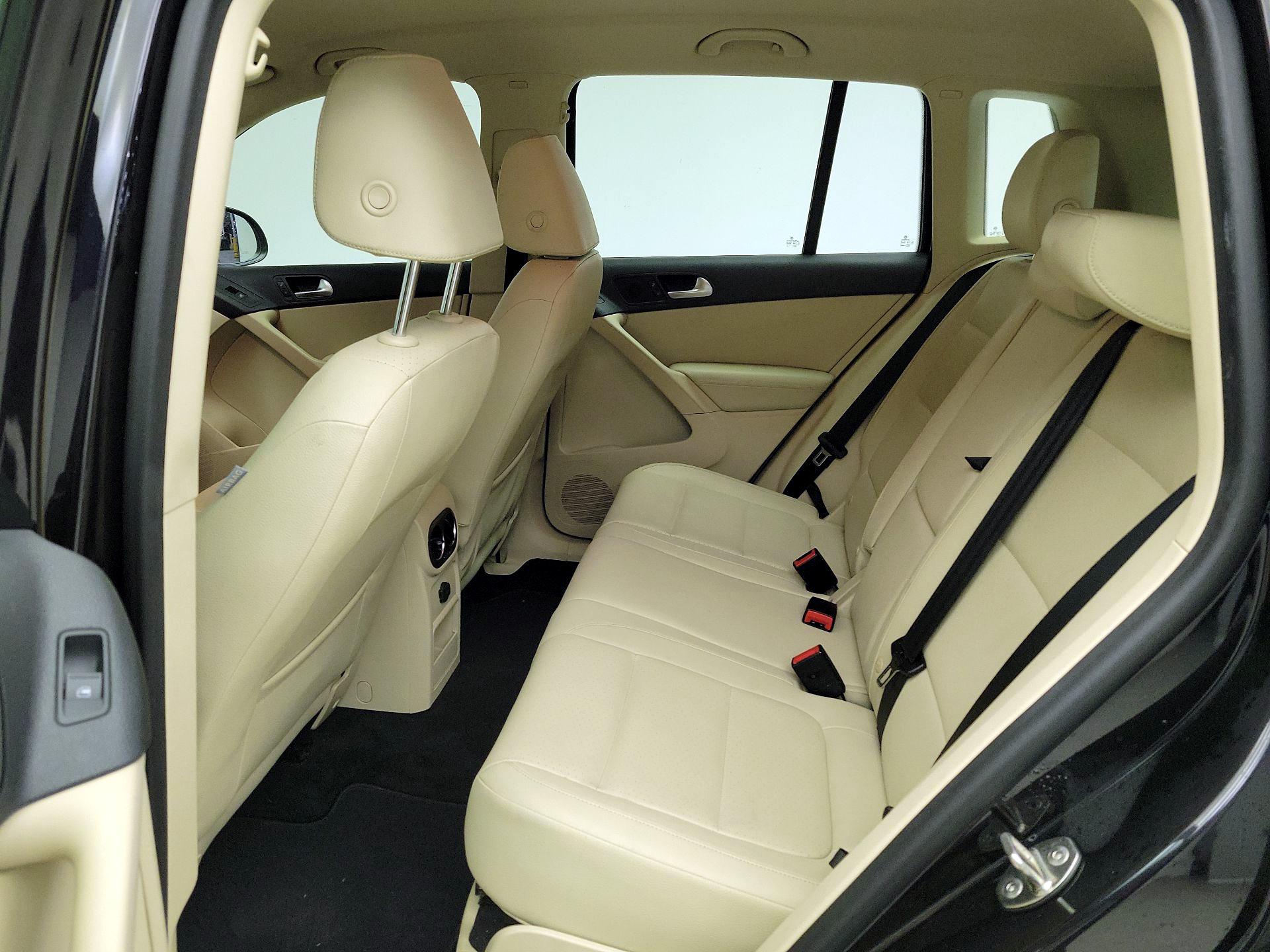 Thumbnail: 2017 Volkswagen Tiguan - 19