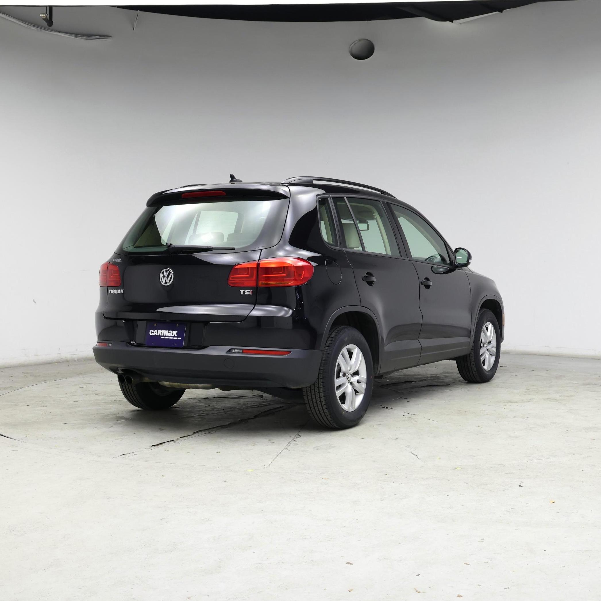 Thumbnail: 2017 Volkswagen Tiguan - 8