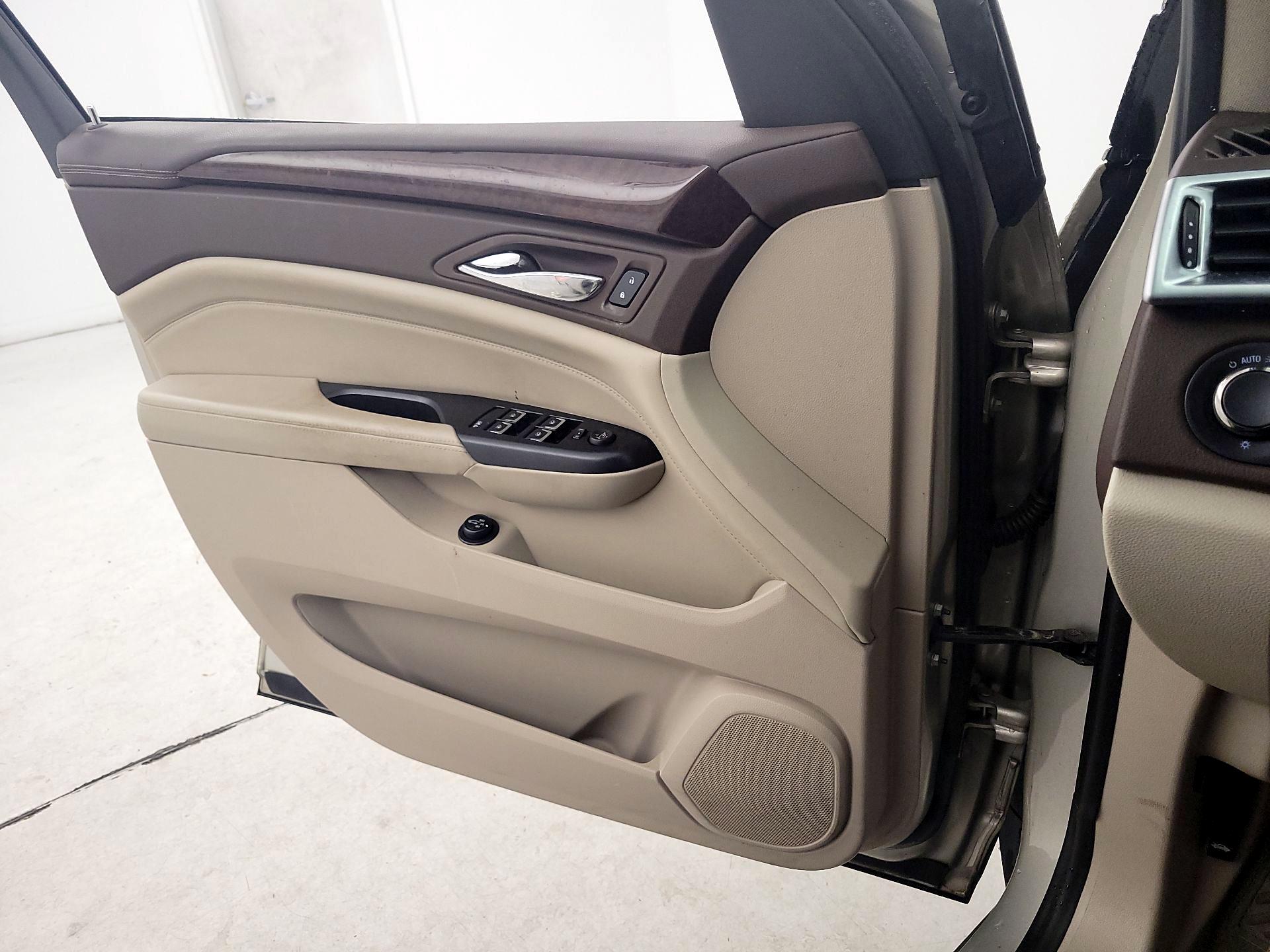 Thumbnail: 2015 Cadillac SRX - 12