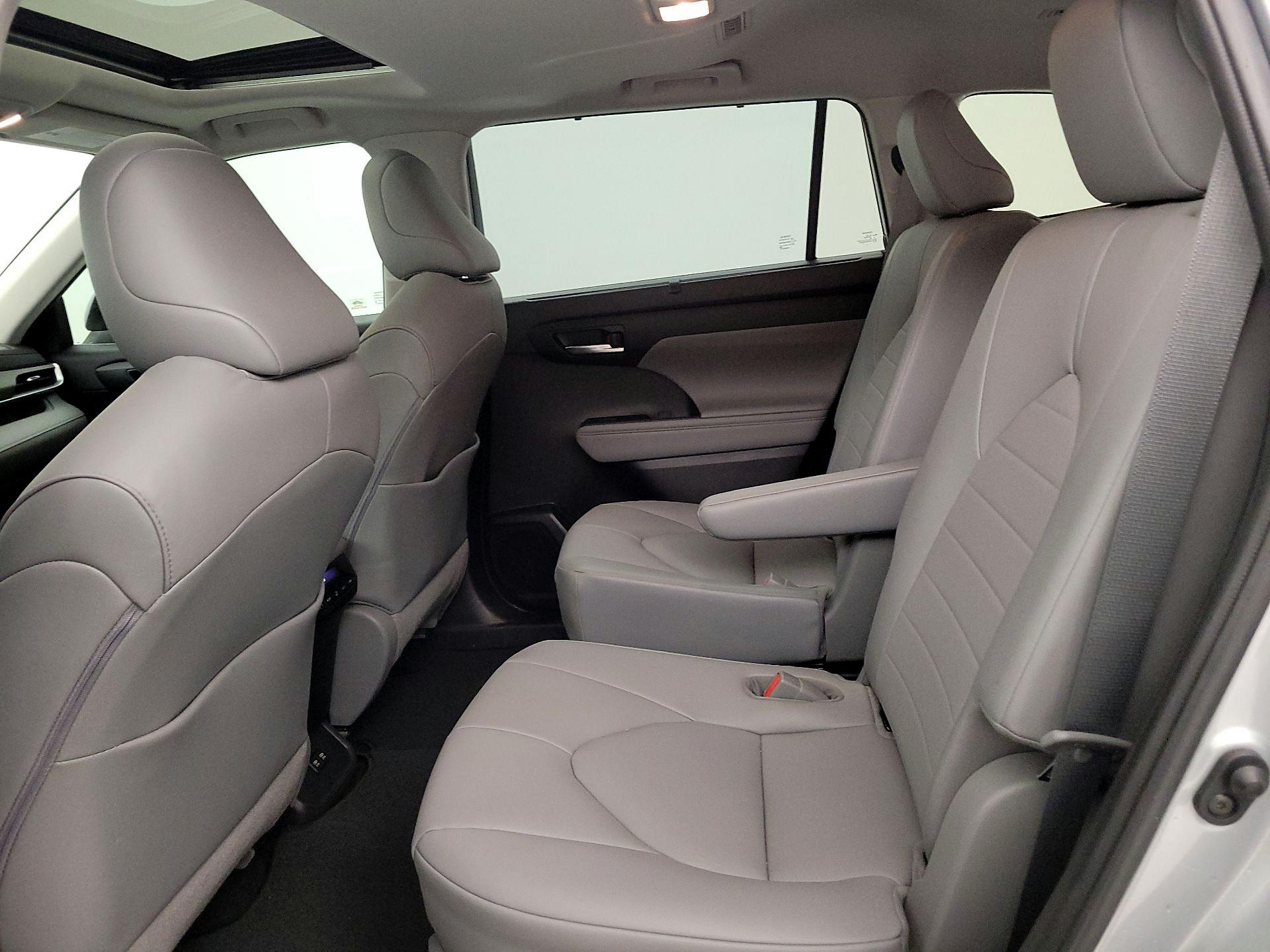 Thumbnail: 2020 Toyota Highlander - 20