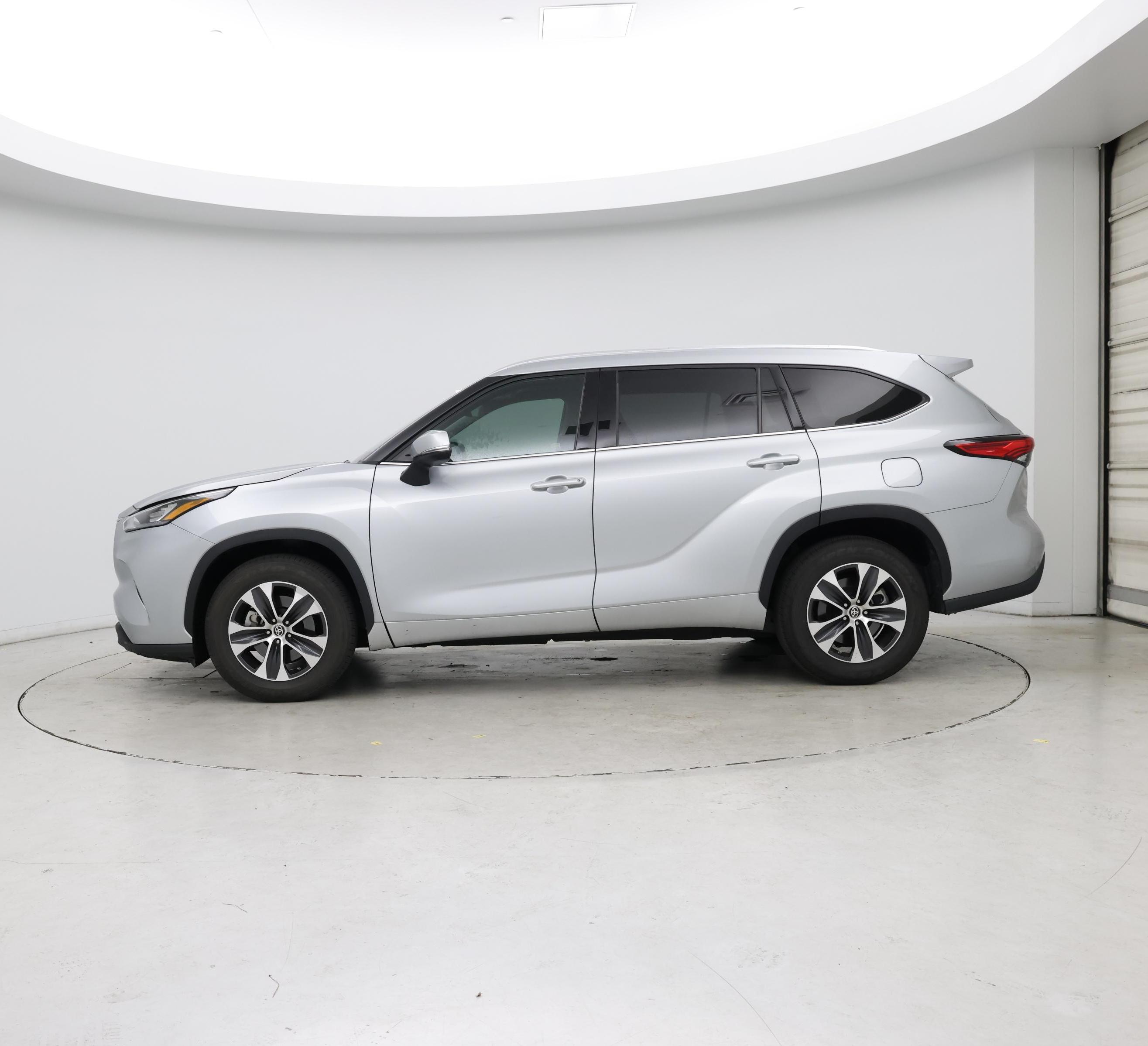 Thumbnail: 2020 Toyota Highlander - 3