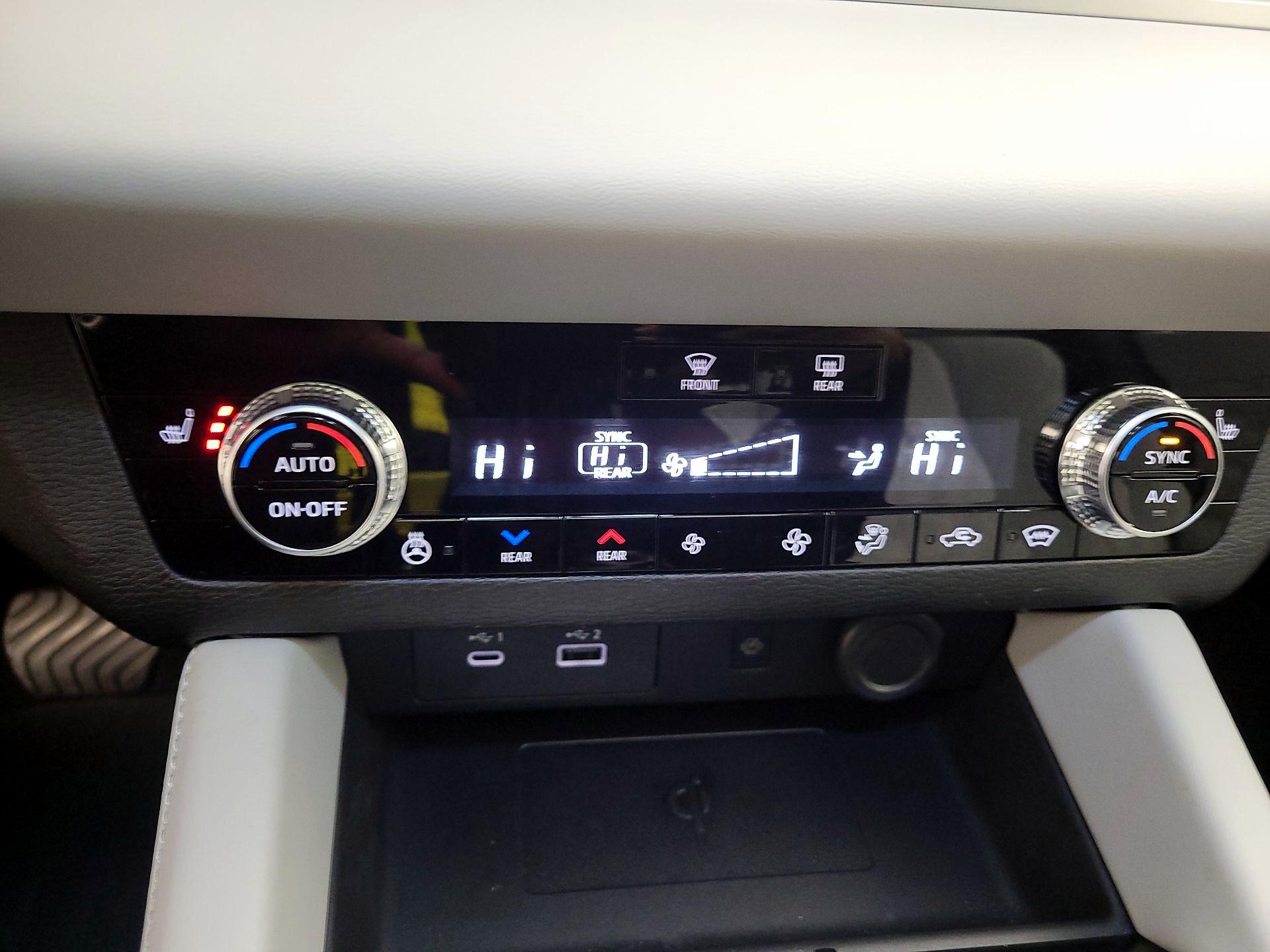 Thumbnail: 2024 Mitsubishi Outlander - 16