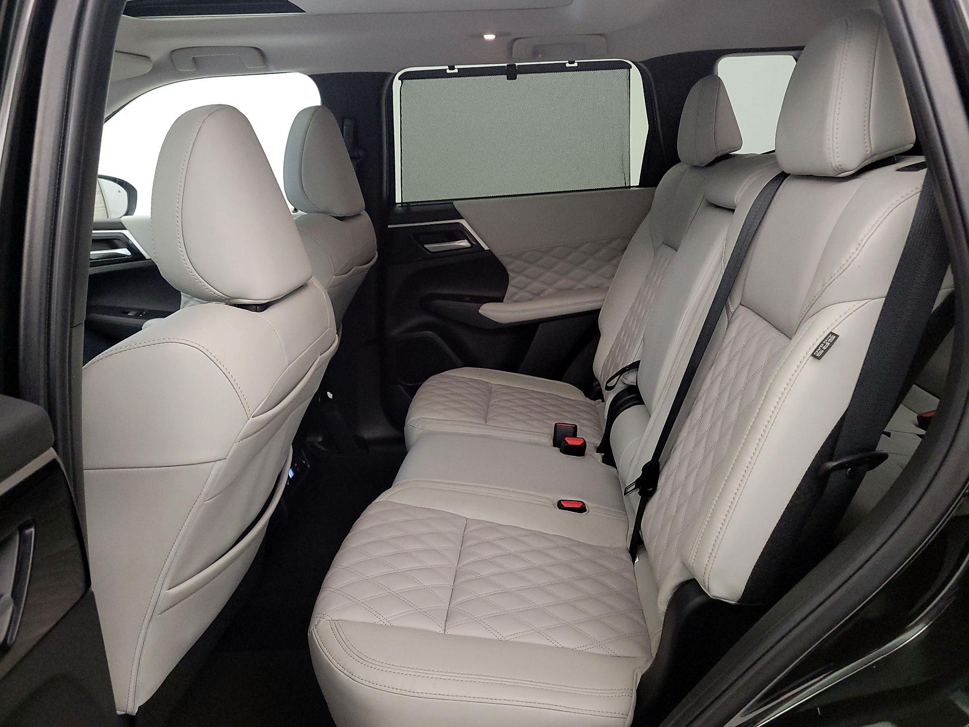 Thumbnail: 2024 Mitsubishi Outlander - 20