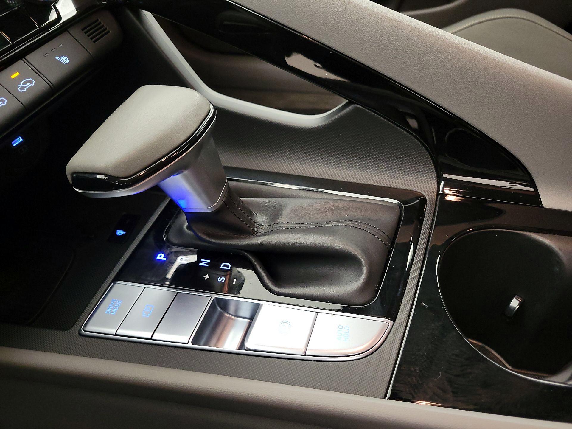 Thumbnail: 2025 Hyundai Elantra - 17