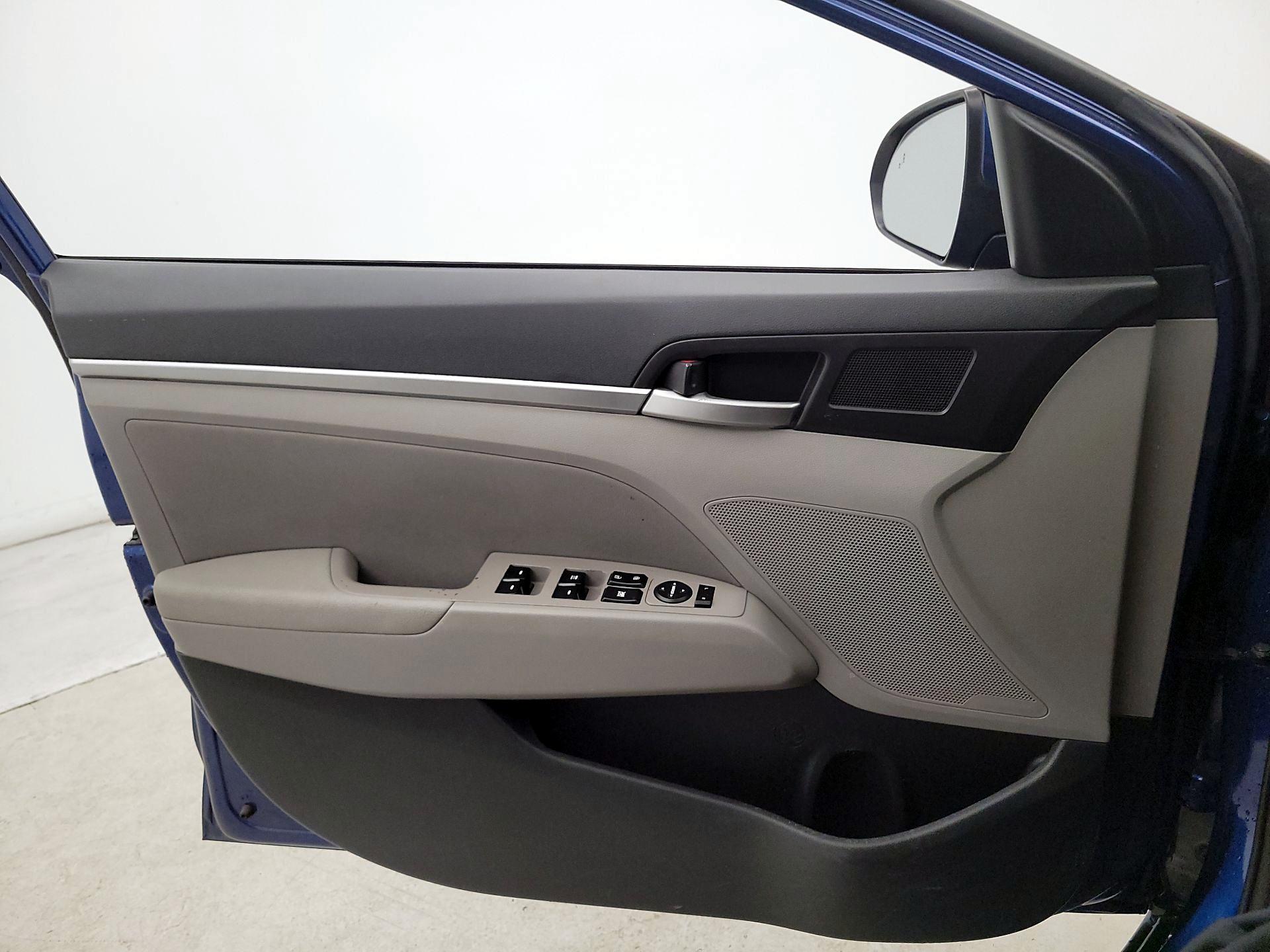 Thumbnail: 2019 Hyundai Elantra - 12