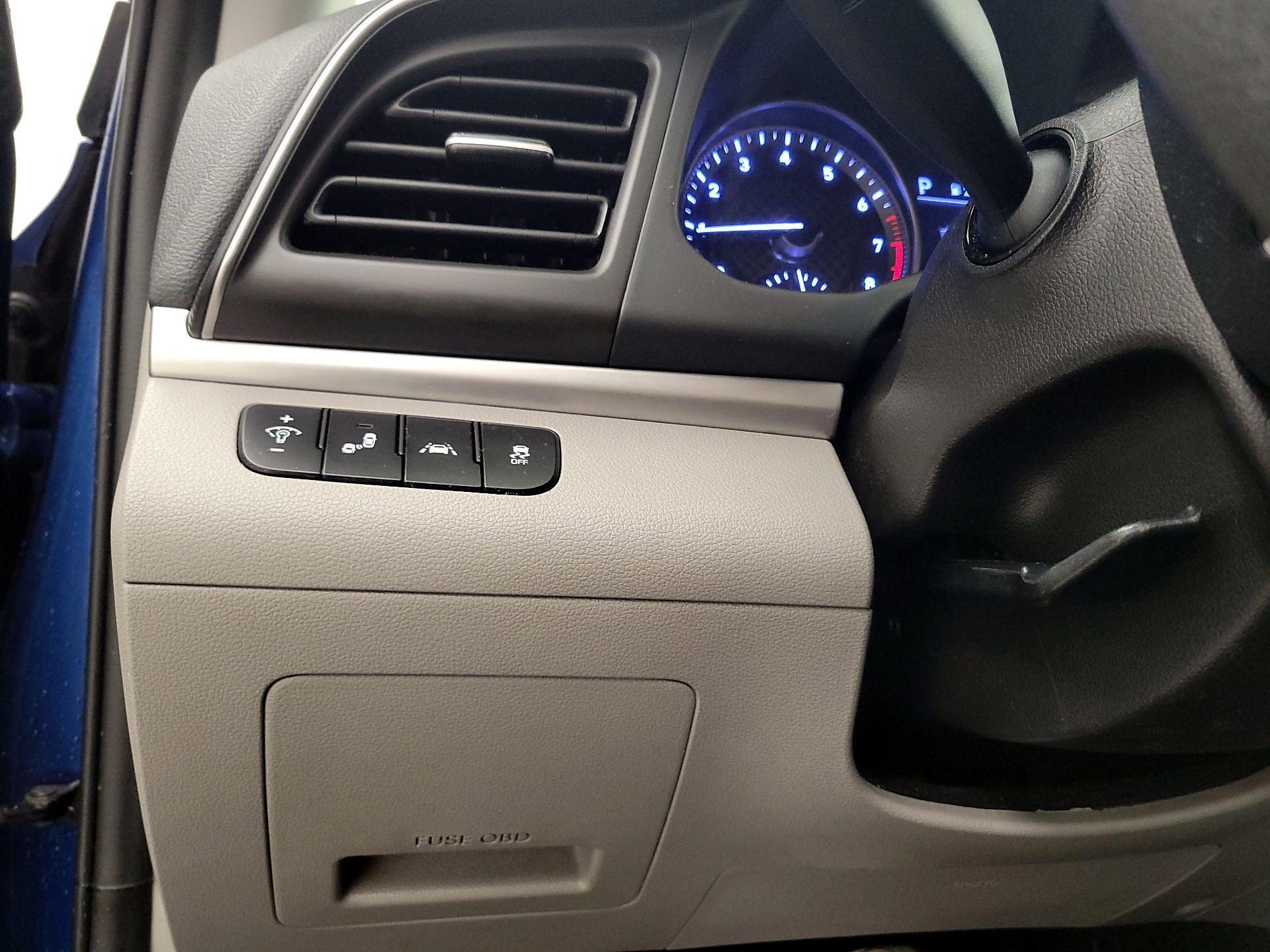 Thumbnail: 2019 Hyundai Elantra - 13