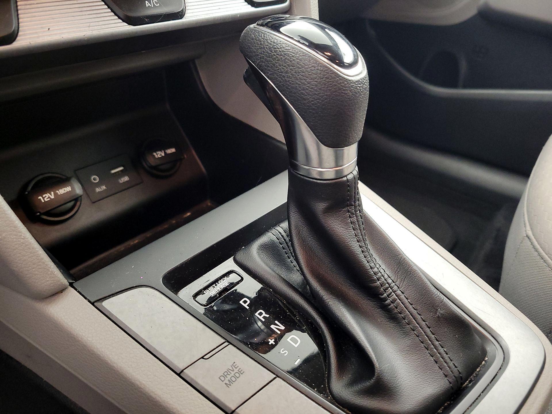 Thumbnail: 2019 Hyundai Elantra - 17