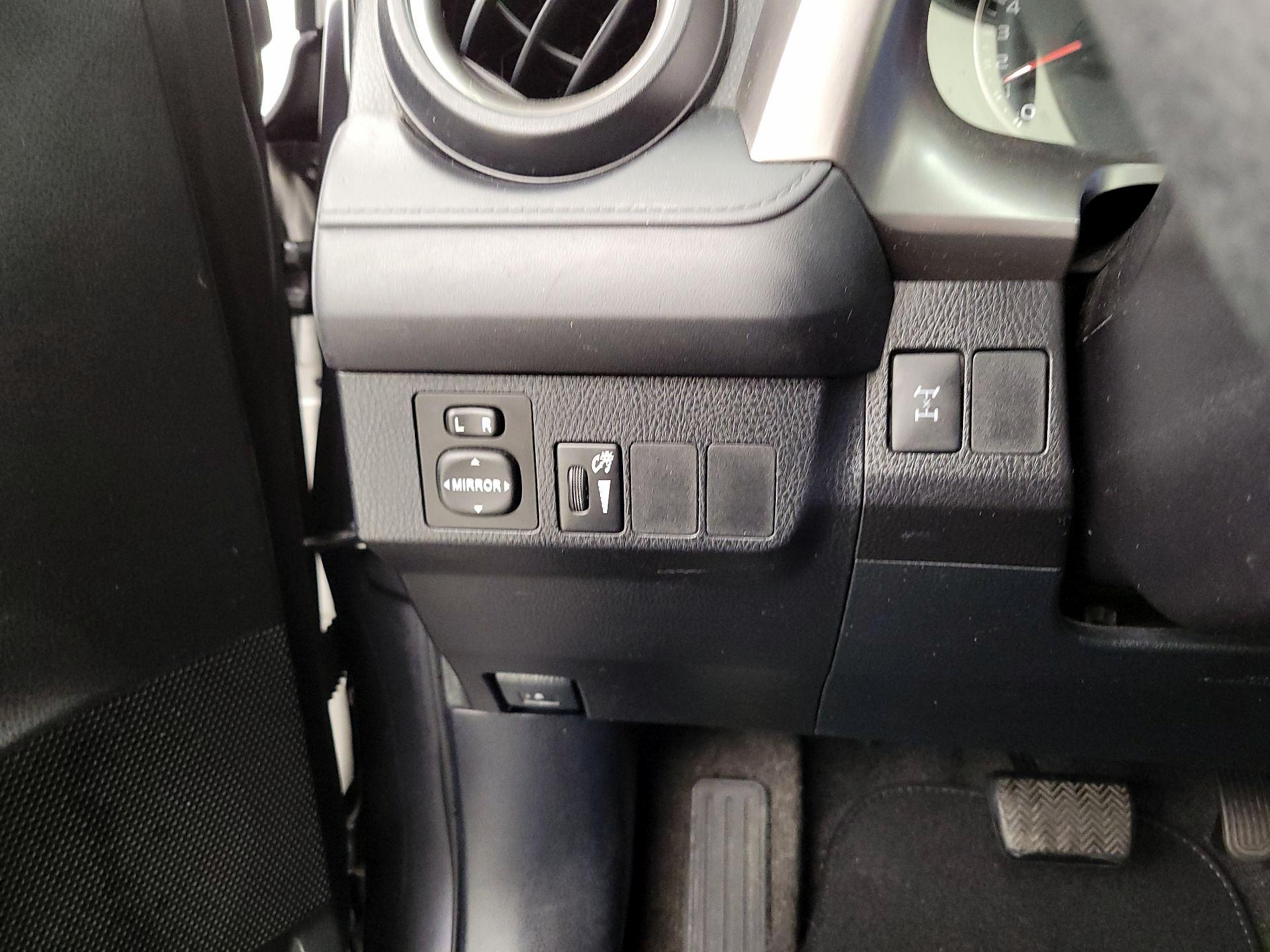 Thumbnail: 2016 Toyota RAV4 - 13