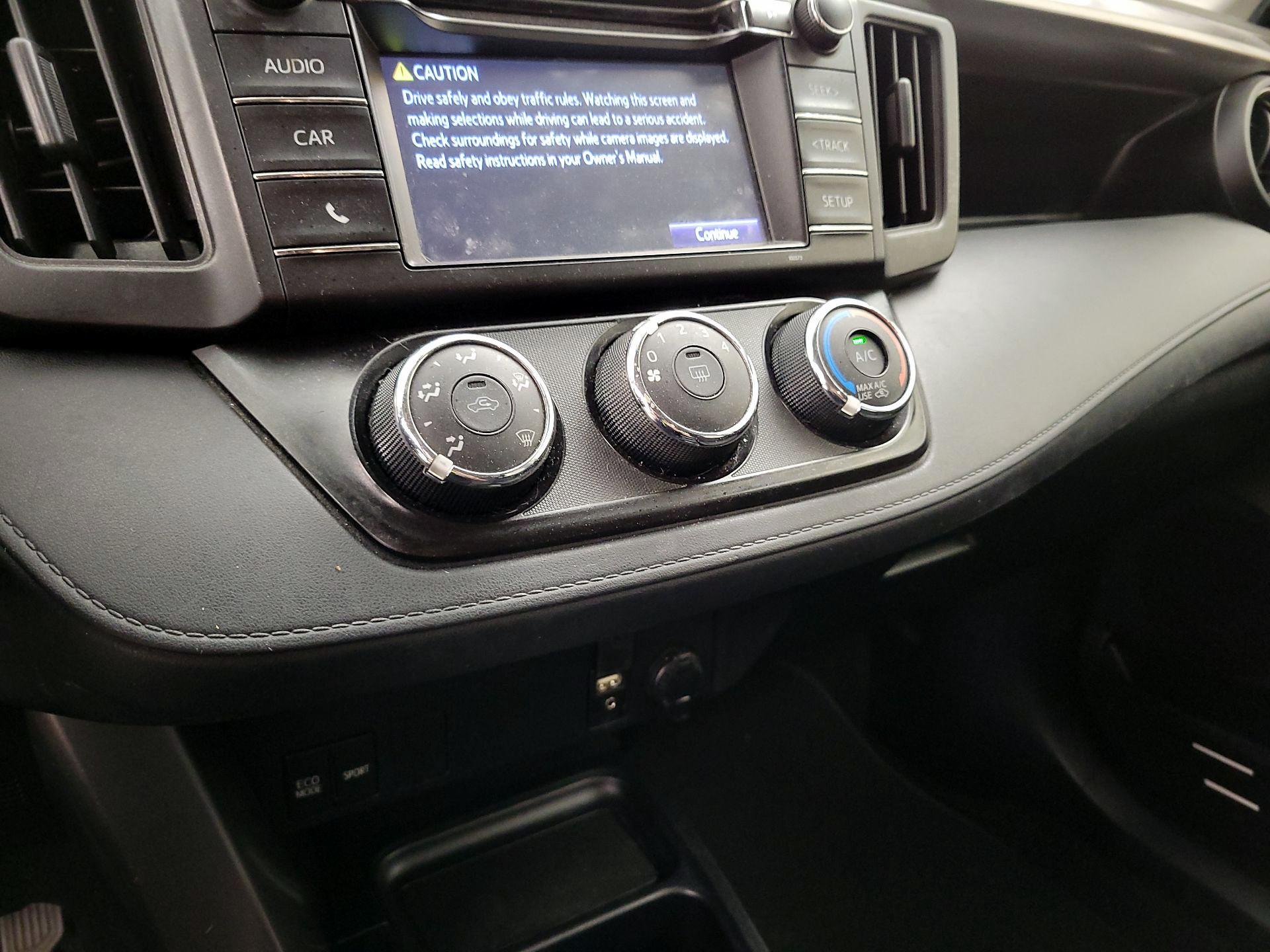 Thumbnail: 2016 Toyota RAV4 - 16