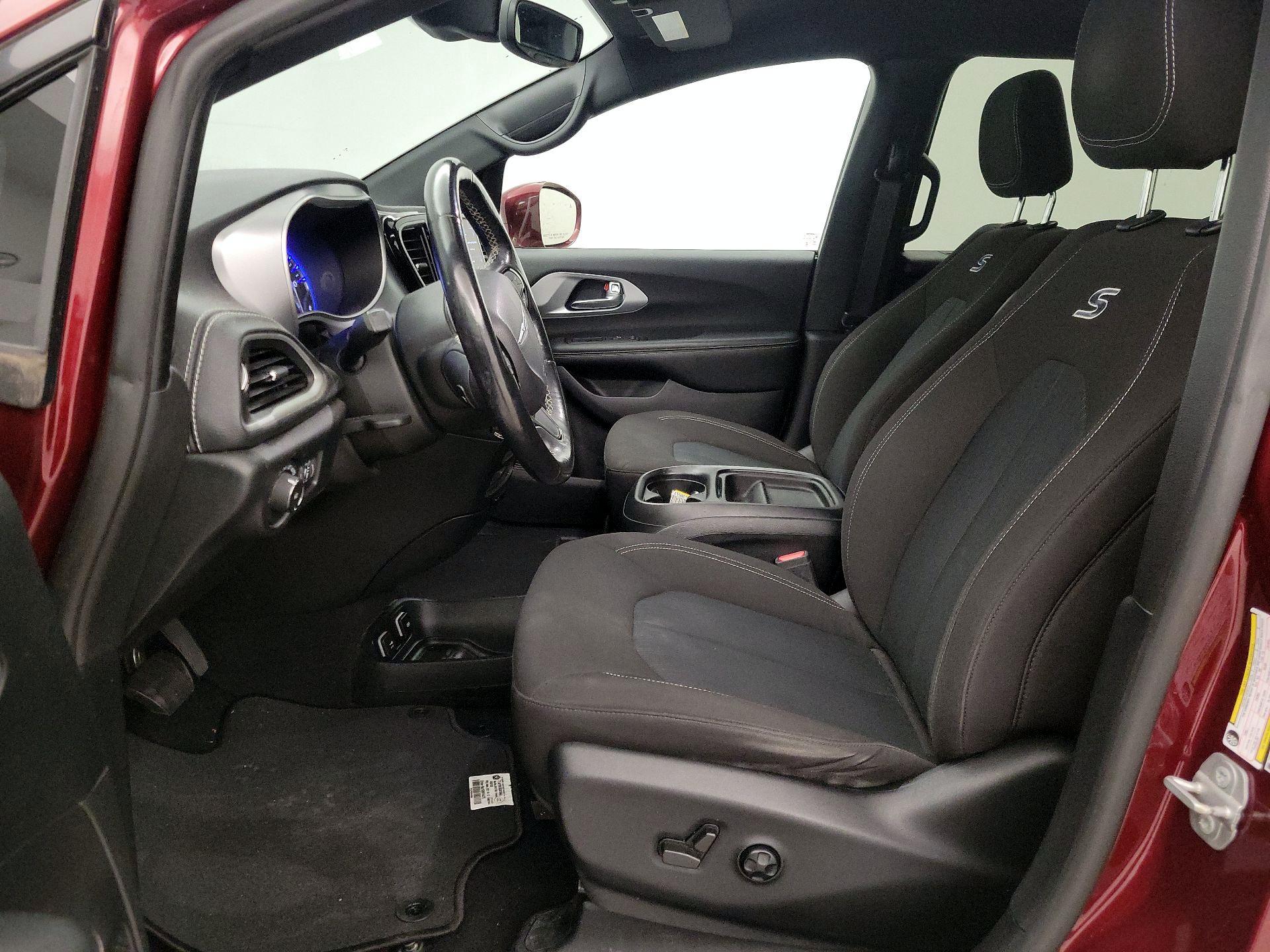 Thumbnail: 2021 Chrysler Pacifica - 11