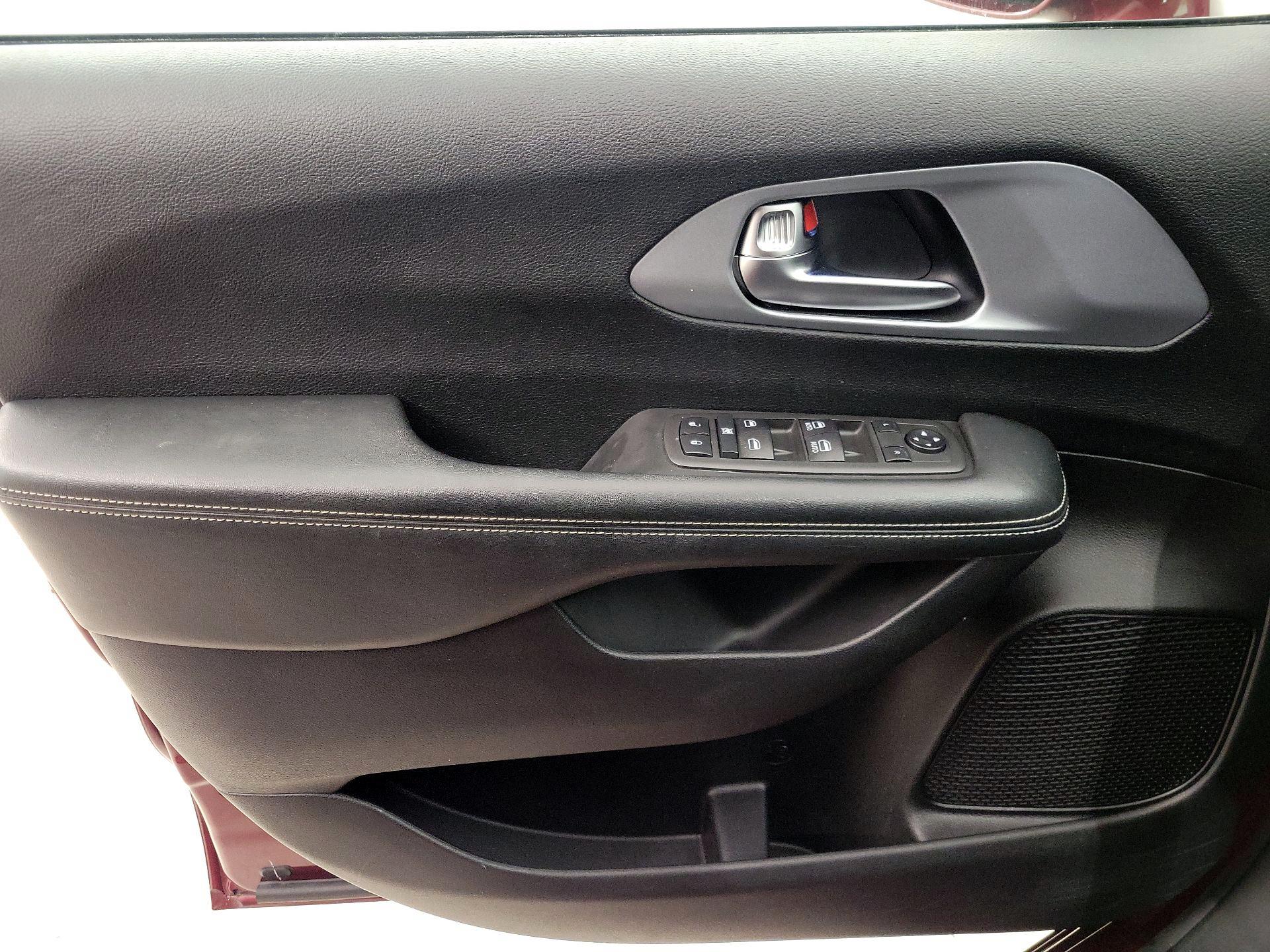 Thumbnail: 2021 Chrysler Pacifica - 12