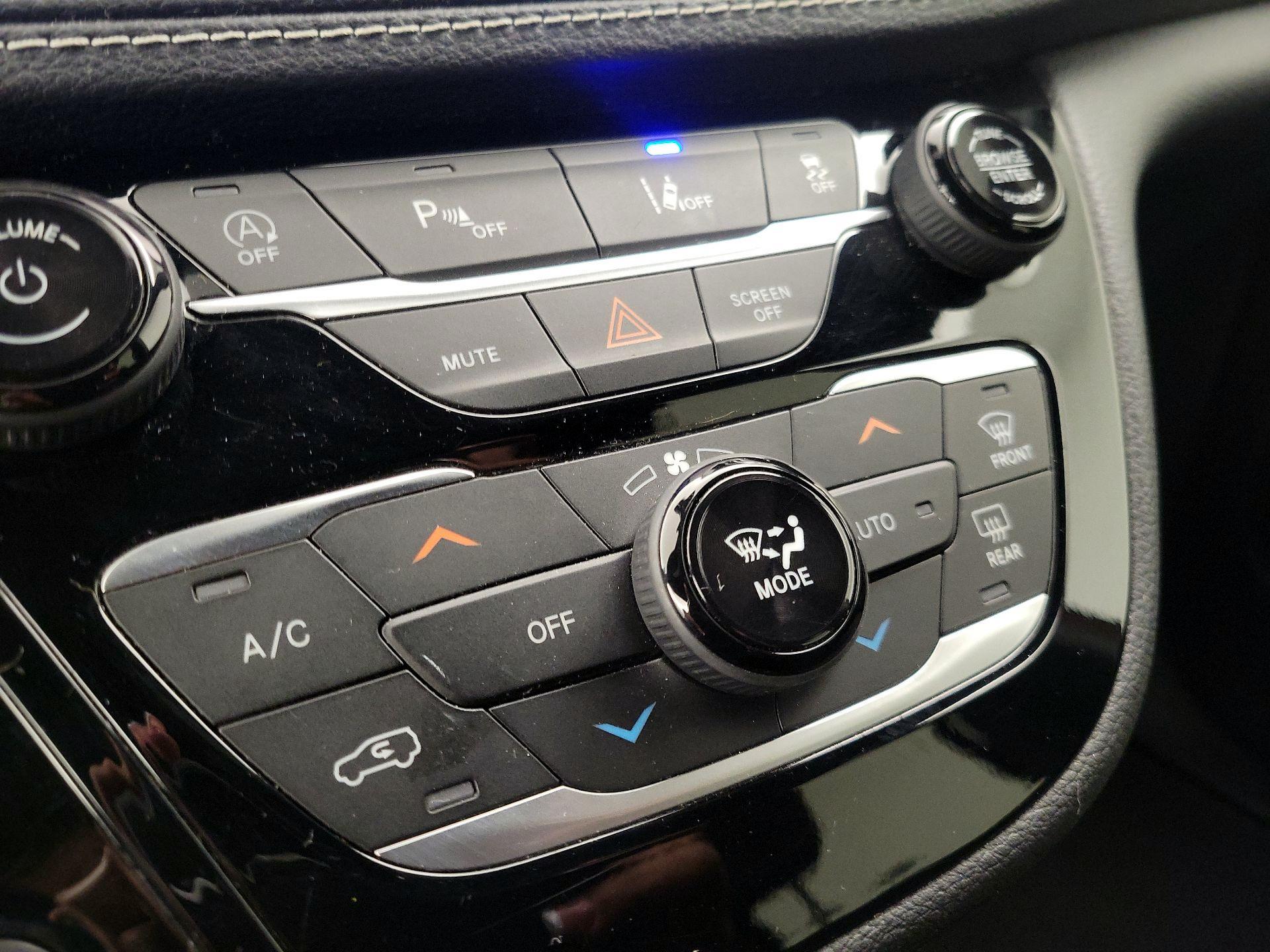 Thumbnail: 2021 Chrysler Pacifica - 16