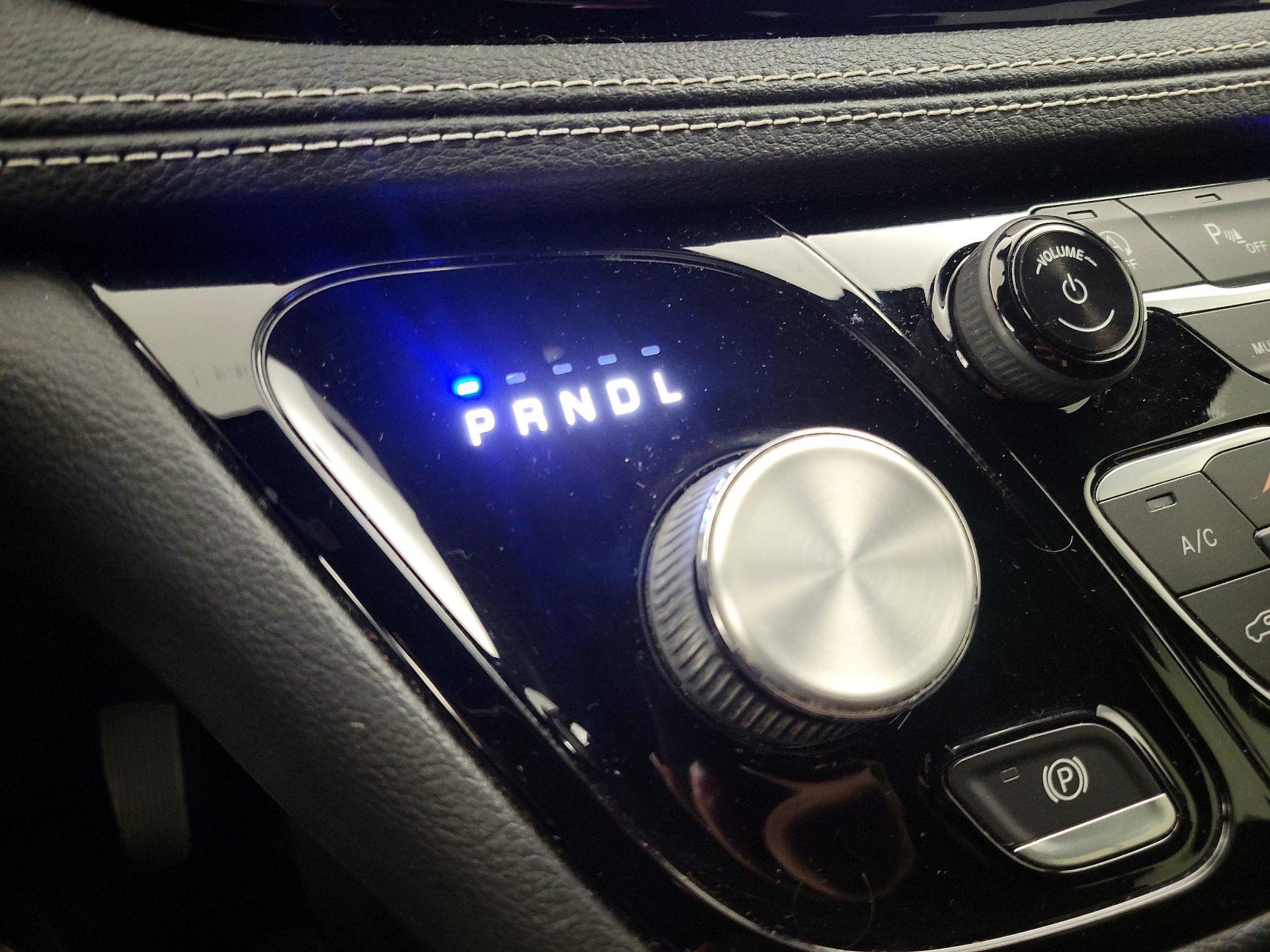 Thumbnail: 2021 Chrysler Pacifica - 17