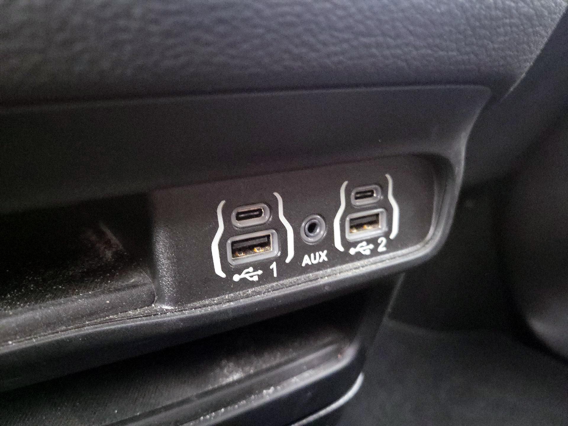 Thumbnail: 2021 Chrysler Pacifica - 18