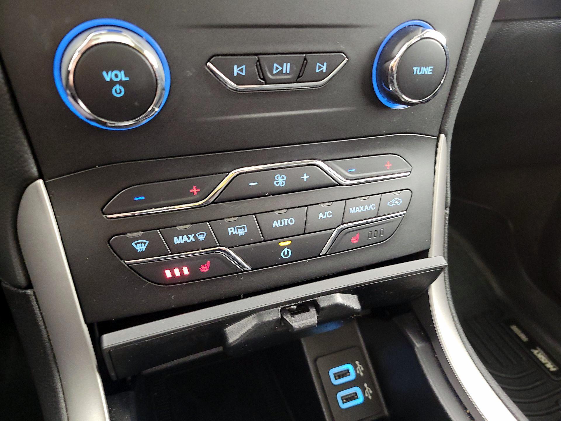 Thumbnail: 2020 Ford Edge - 17