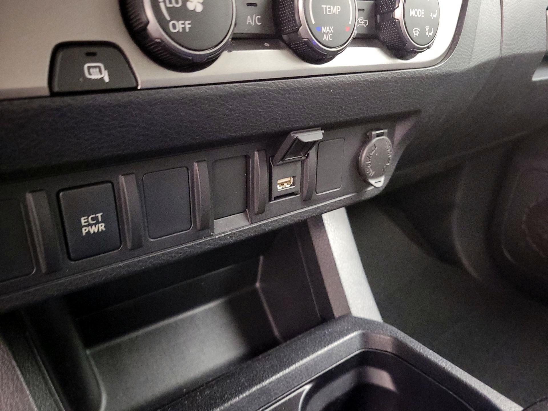 Thumbnail: 2021 Toyota Tacoma - 18