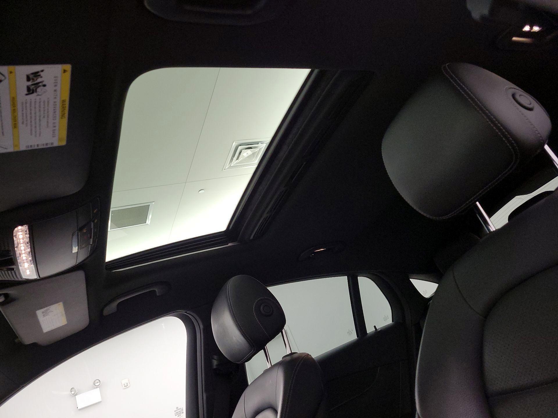 Thumbnail: 2018 Mercedes-Benz GLC - 19