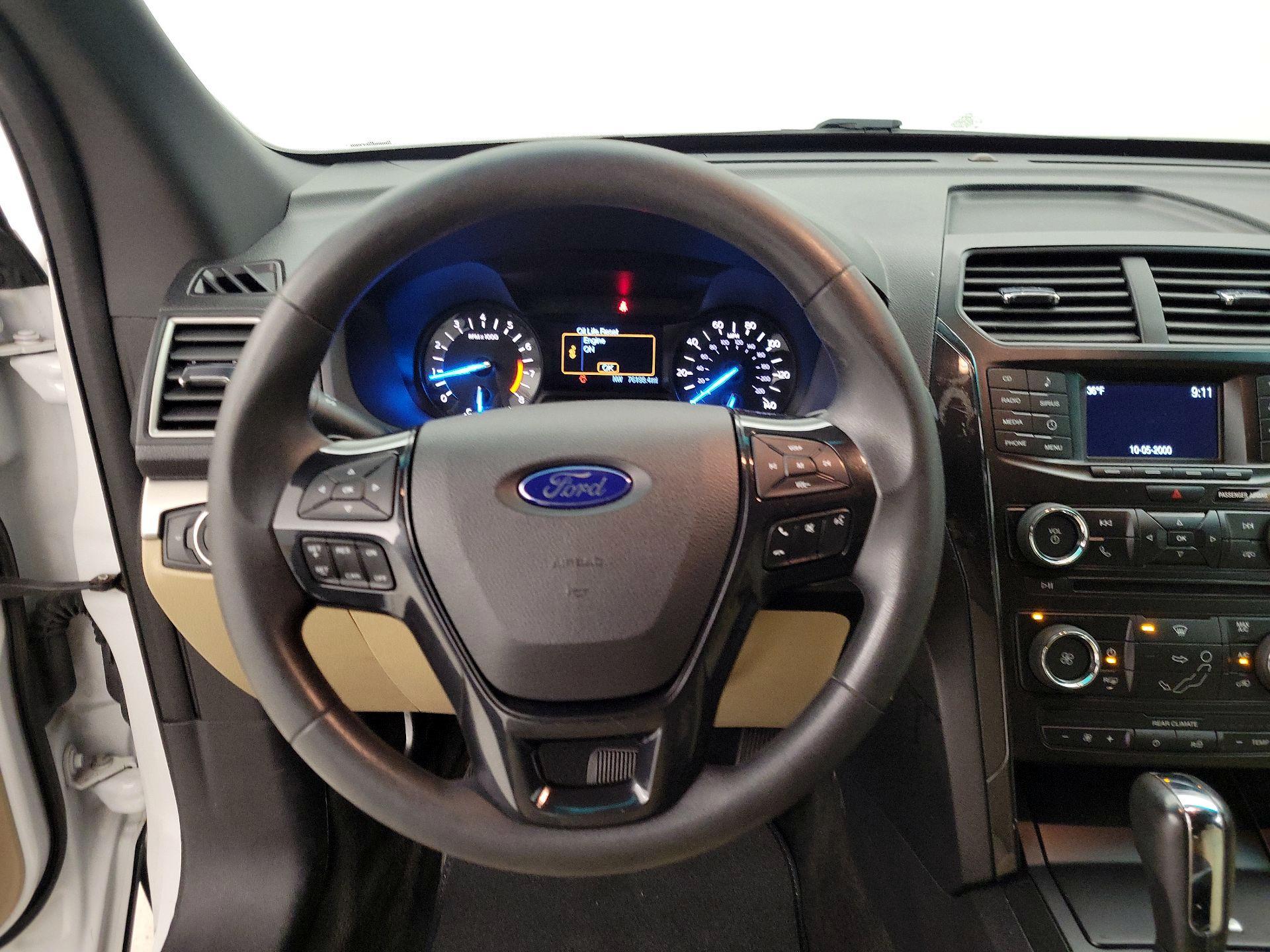 Thumbnail: 2016 Ford Explorer - 10